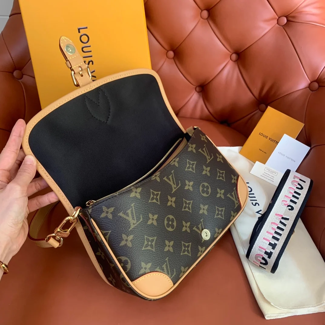 루이비통 다이앤 모노그램 백 M45985