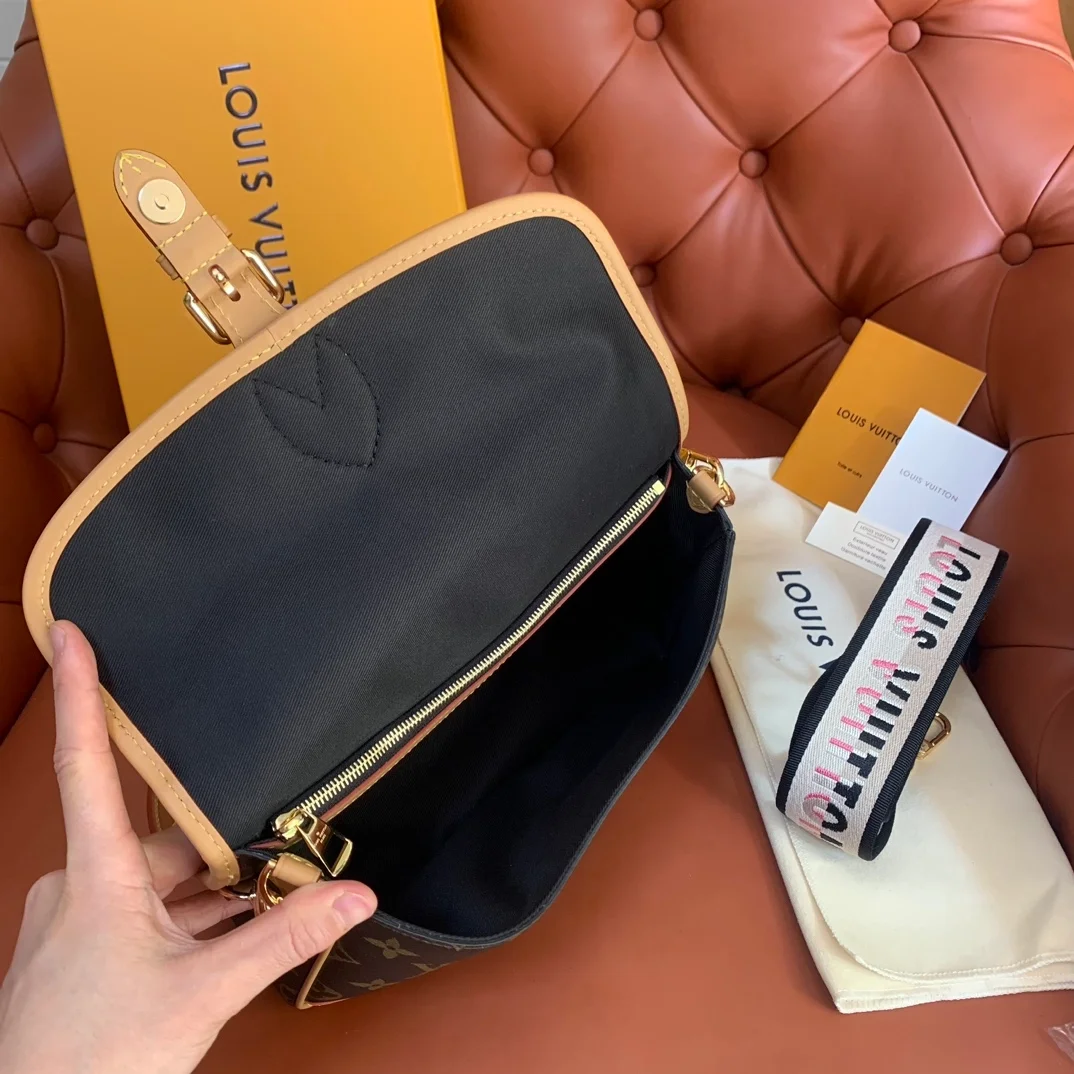 루이비통 다이앤 모노그램 백 M45985