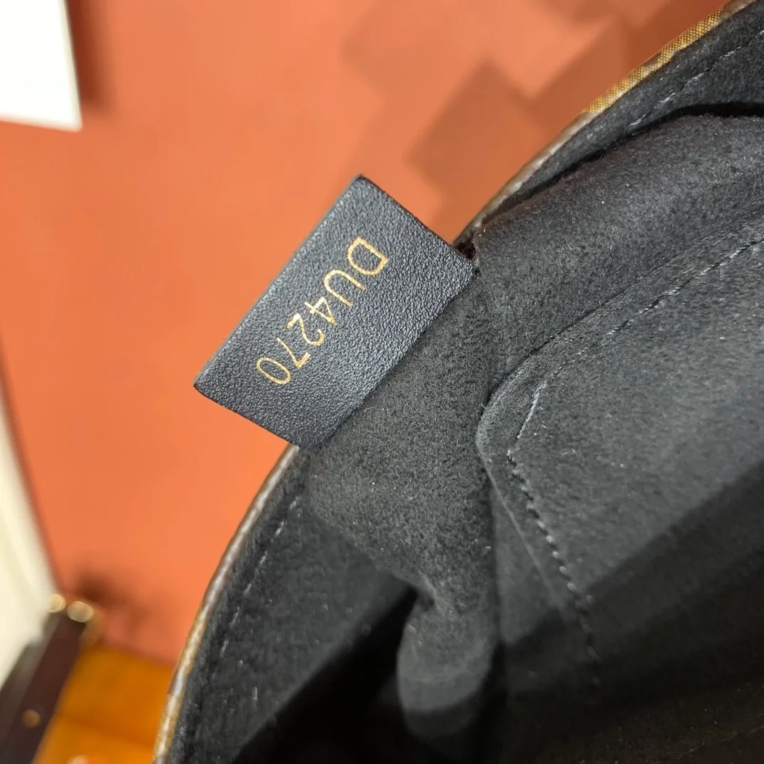 루이비통 라키 BB 모노그램 캔버스 백 M44141