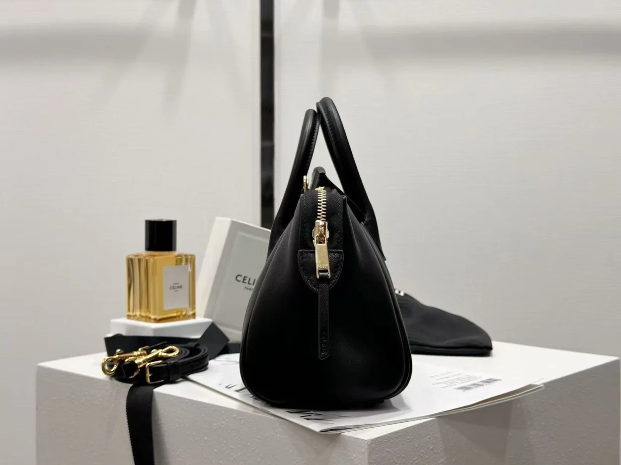 셀린느 스몰 뉴 러기지 셔플 샤이니 램스킨 블랙