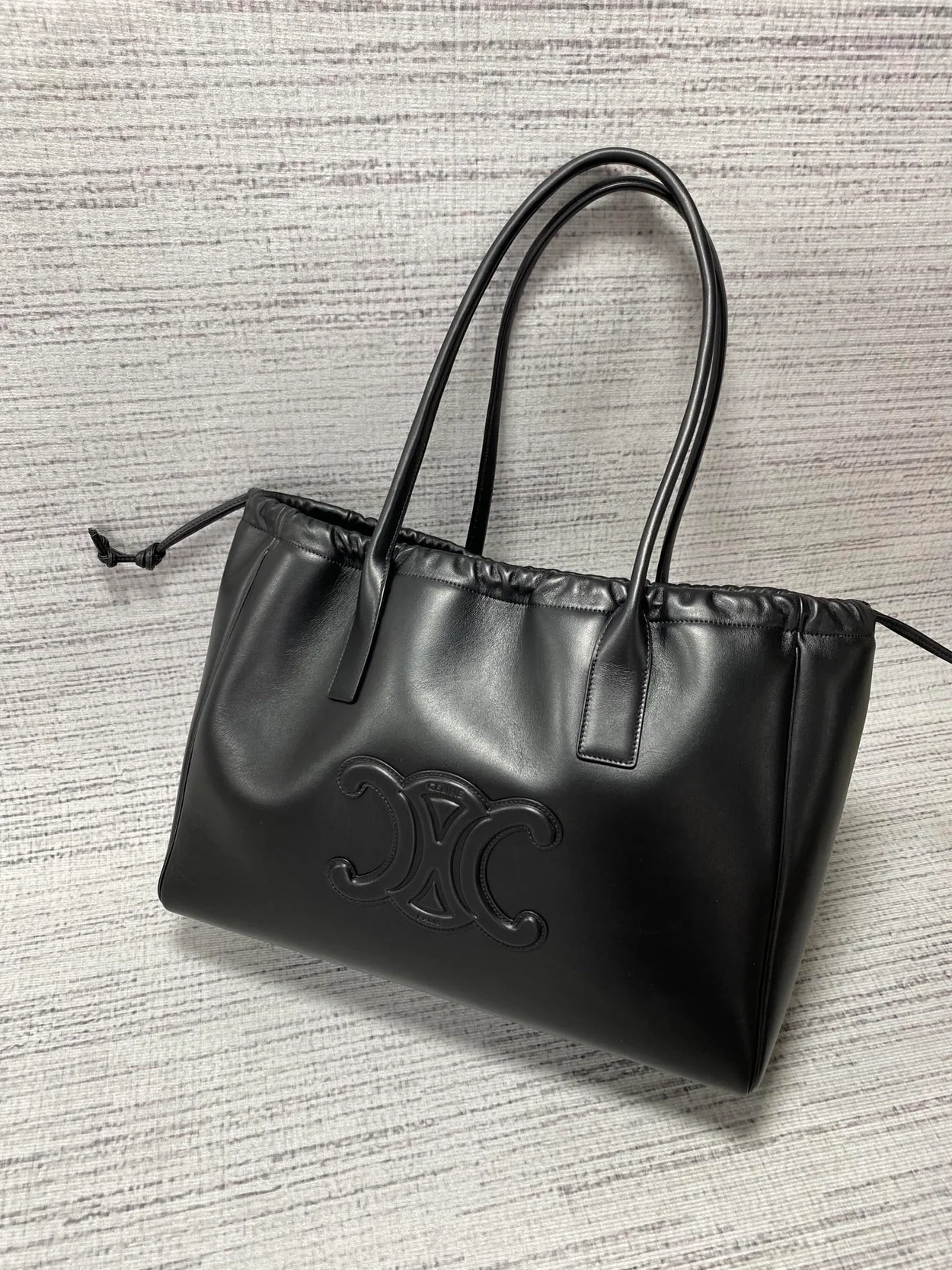 셀린느 드로우스트링 카바스 백 블랙