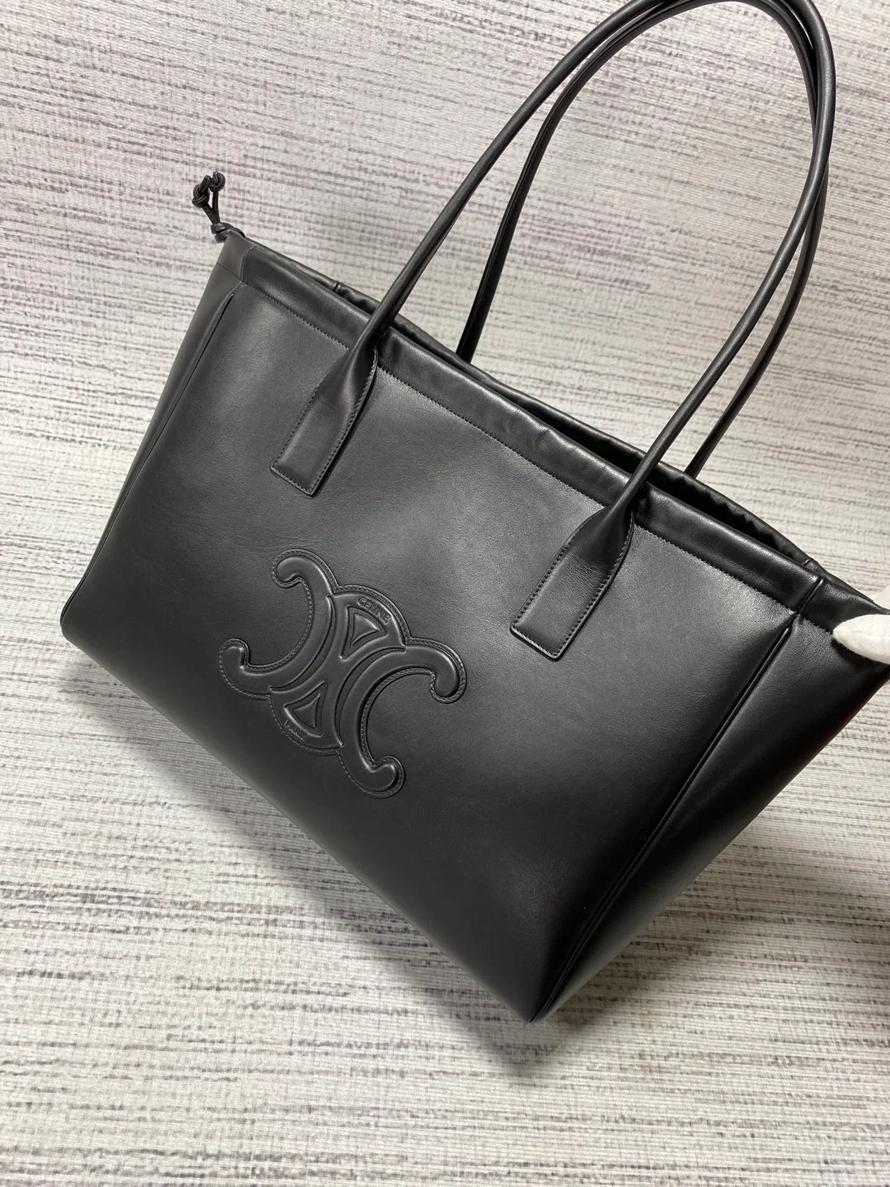 셀린느 드로우스트링 카바스 백 블랙