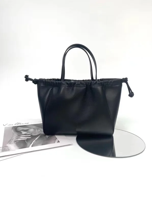 셀린느 드로우스트링 카바스 스몰 백 블랙