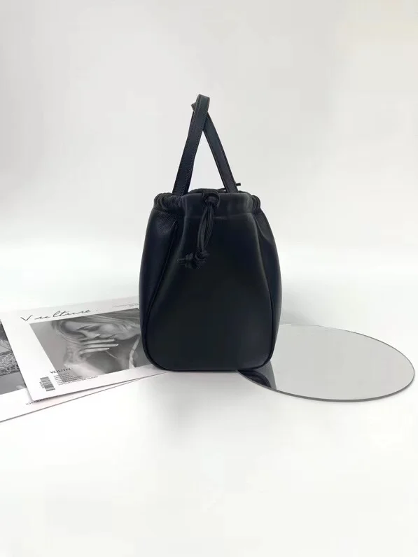 셀린느 드로우스트링 카바스 스몰 백 블랙