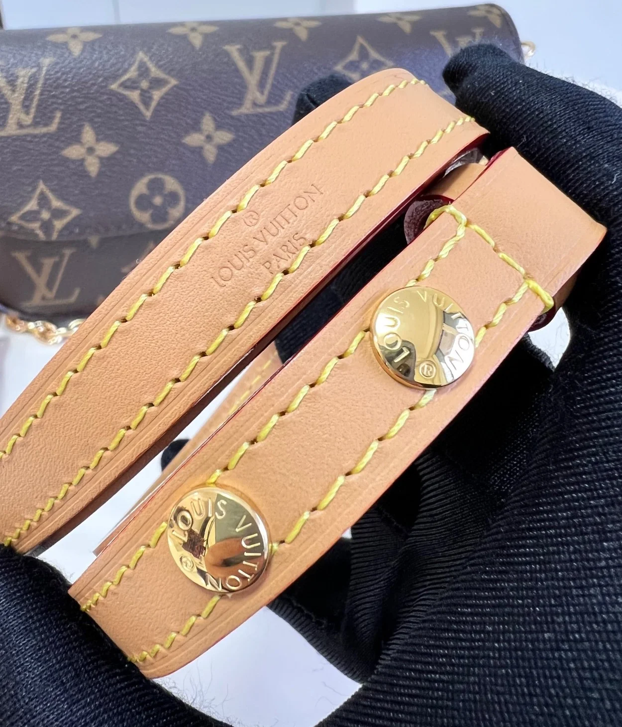 루이비통 월릿 온 체인 아이비 백 M81911