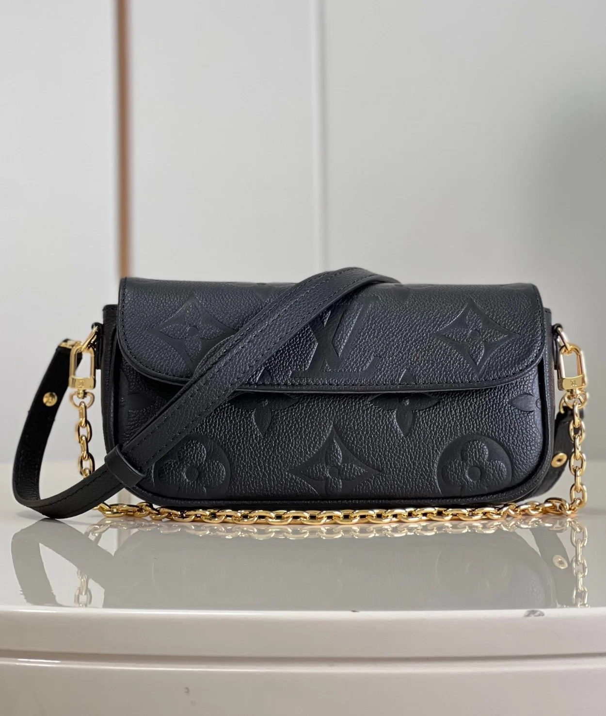 루이비통 아이비 체인 지갑 M82154