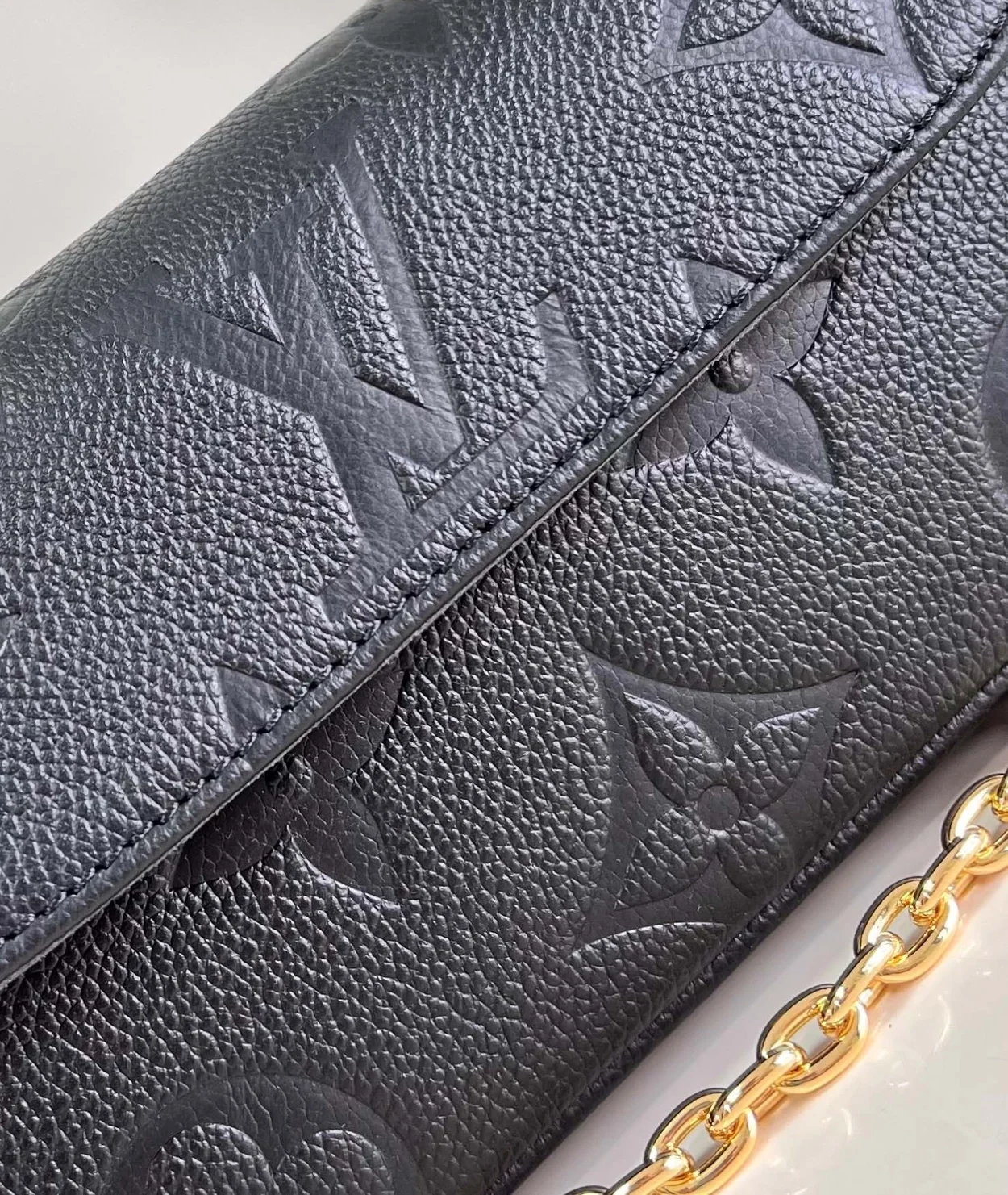 루이비통 아이비 체인 지갑 M82154