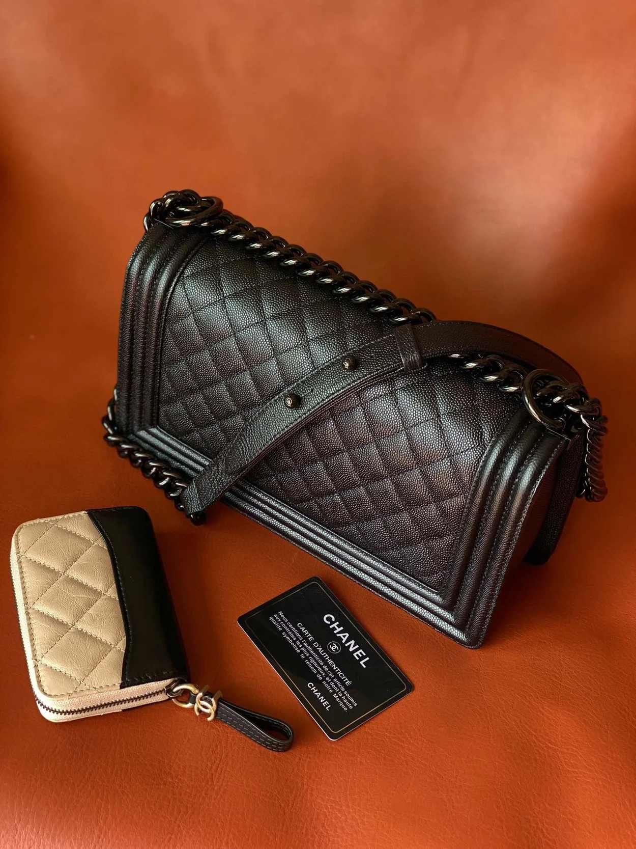 샤넬 보이백 미디움 캐비어 블랙