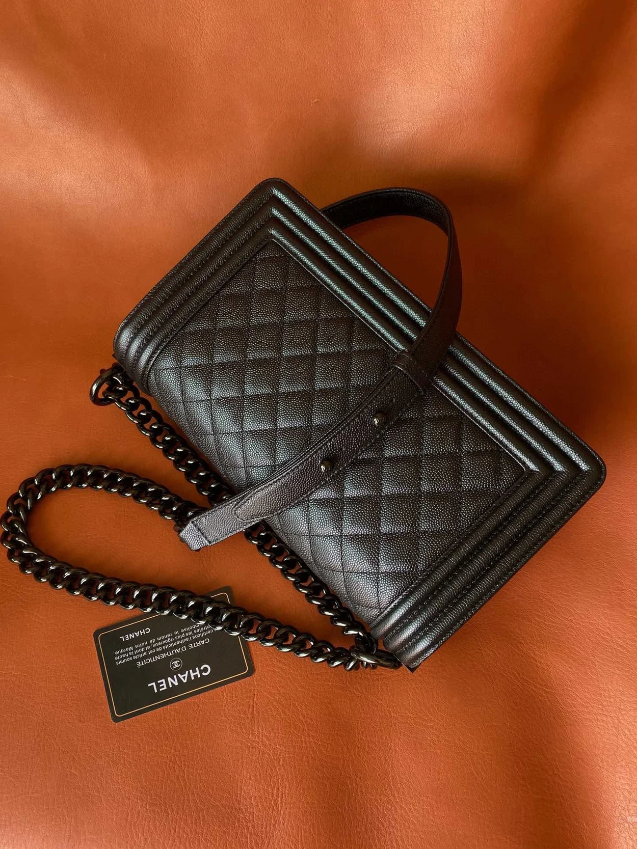 샤넬 보이백 미디움 캐비어 블랙