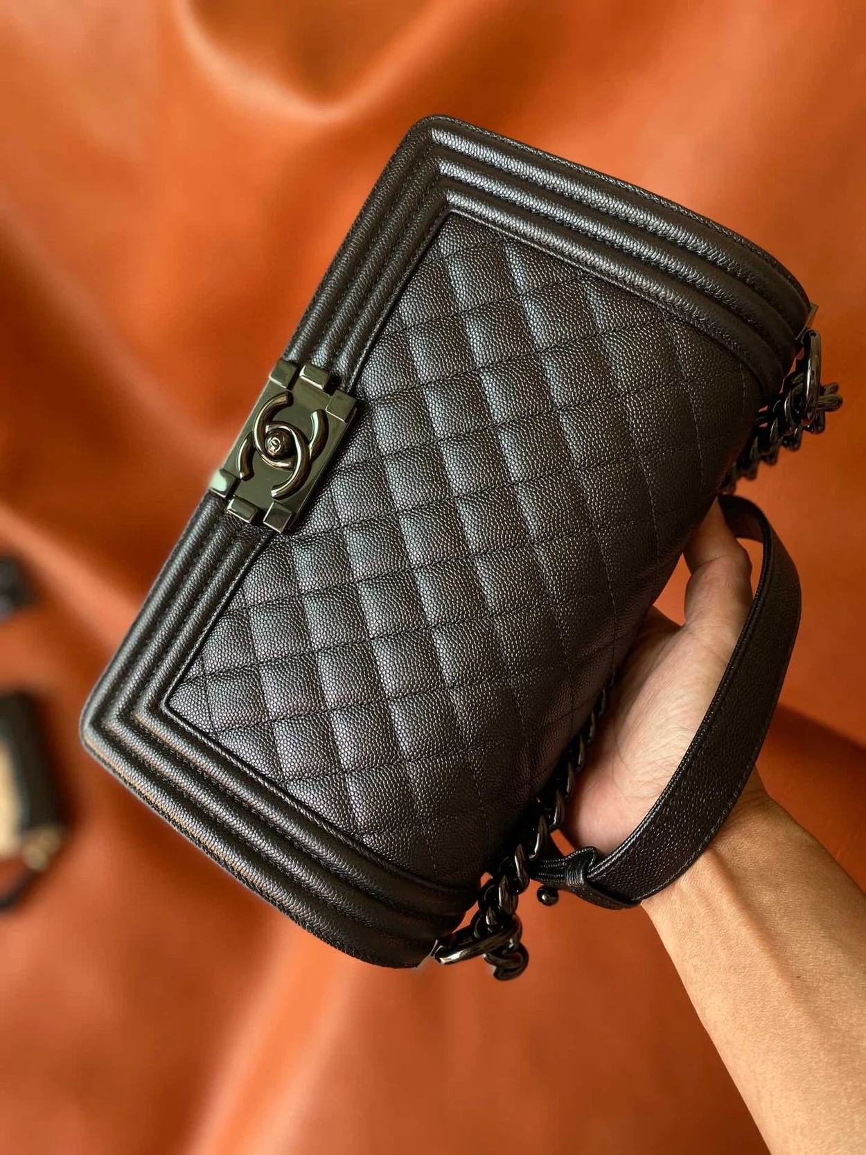 샤넬 보이백 미디움 캐비어 블랙