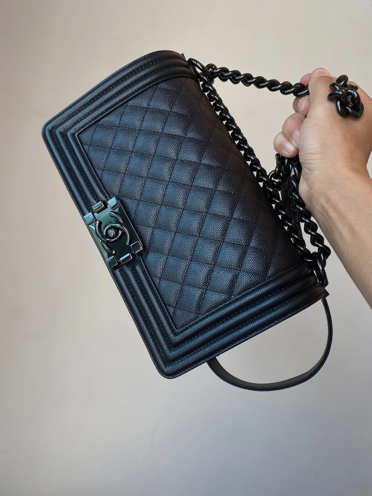 샤넬 보이백 미디움 캐비어 블랙