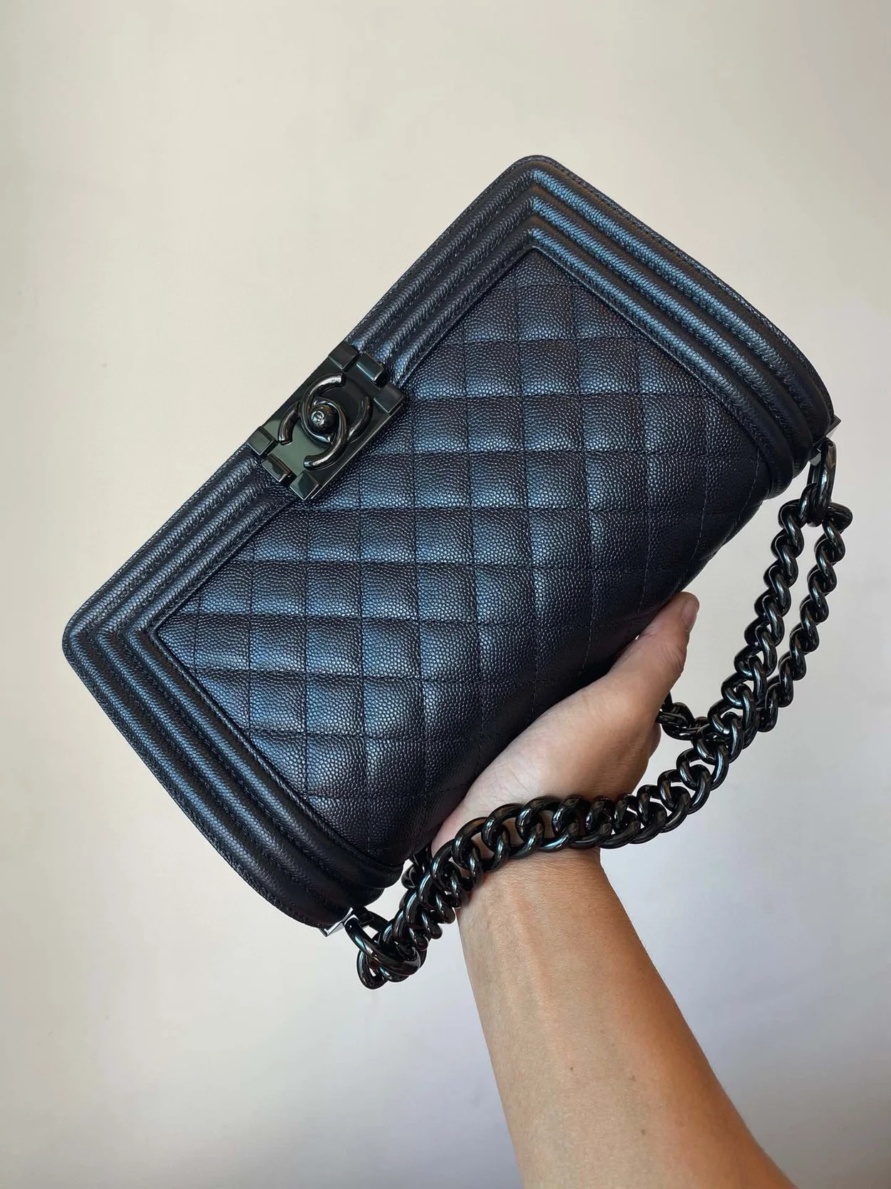 샤넬 보이백 미디움 캐비어 블랙