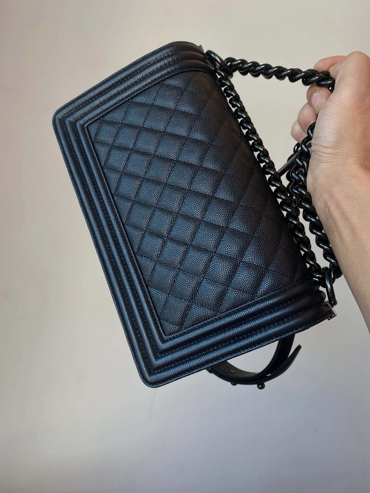 샤넬 보이백 미디움 캐비어 블랙