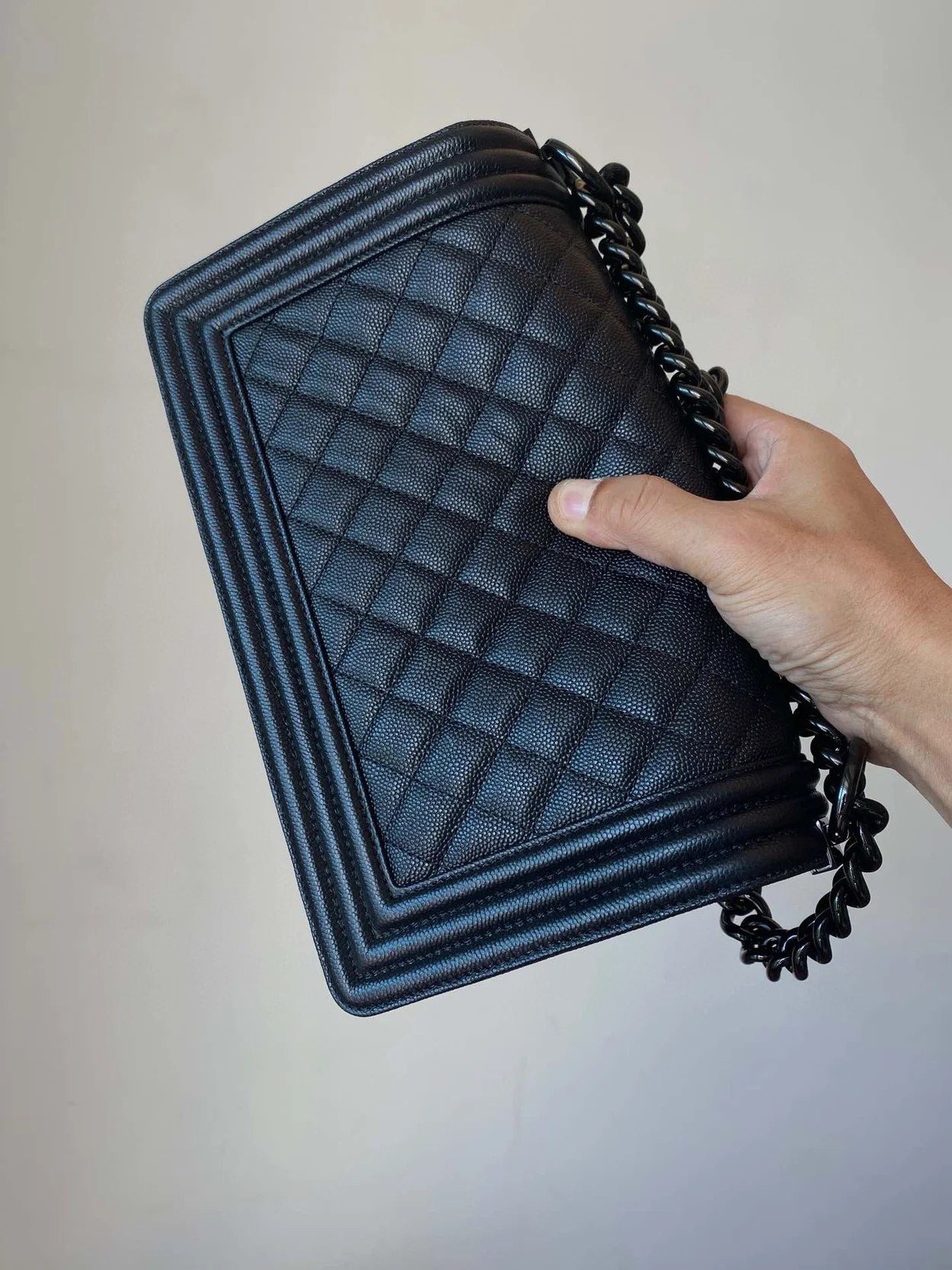 샤넬 보이백 미디움 캐비어 블랙