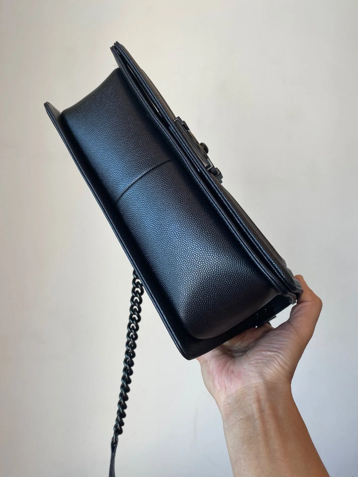 샤넬 보이백 미디움 캐비어 블랙