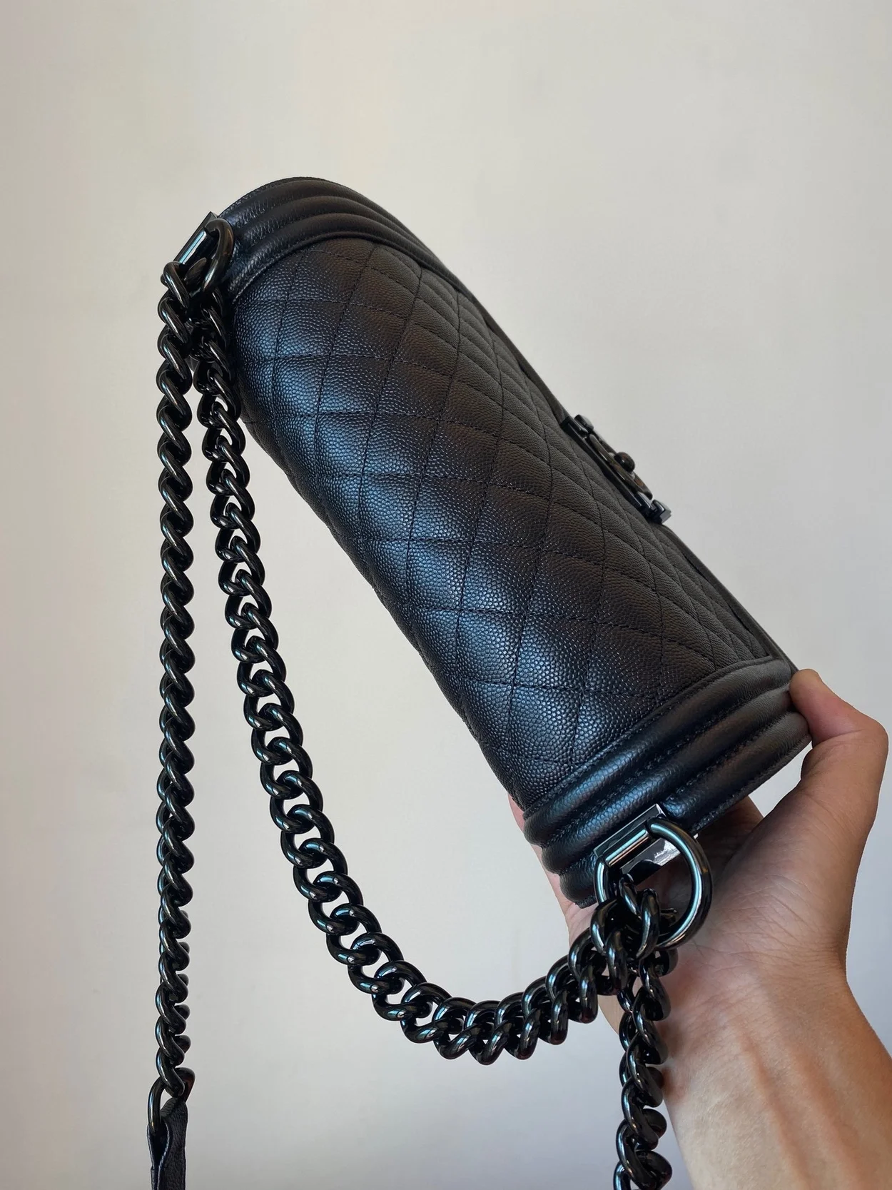 샤넬 보이백 미디움 캐비어 블랙