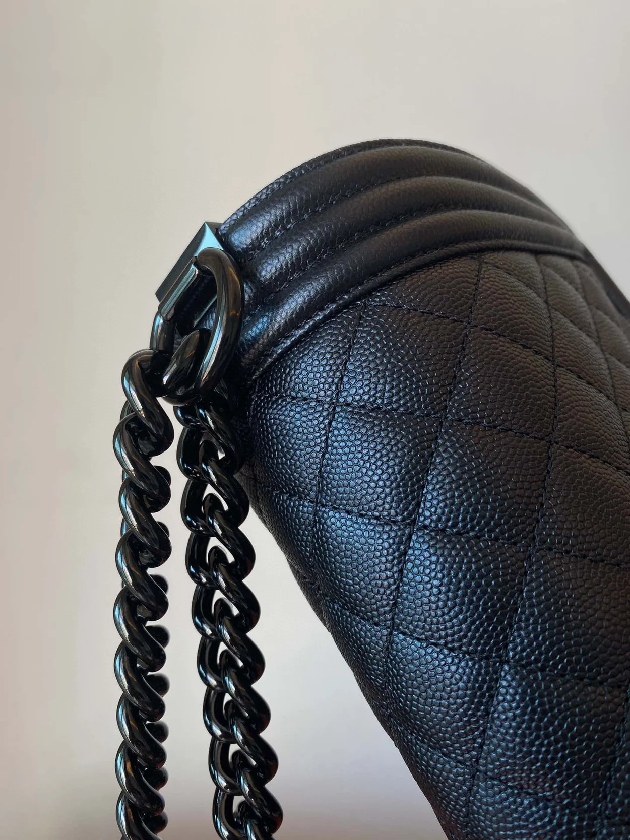 샤넬 보이백 미디움 캐비어 블랙