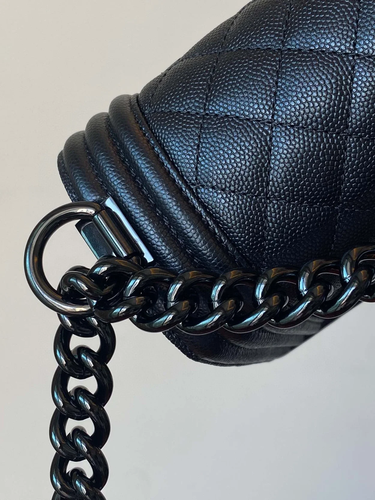 샤넬 보이백 미디움 캐비어 블랙