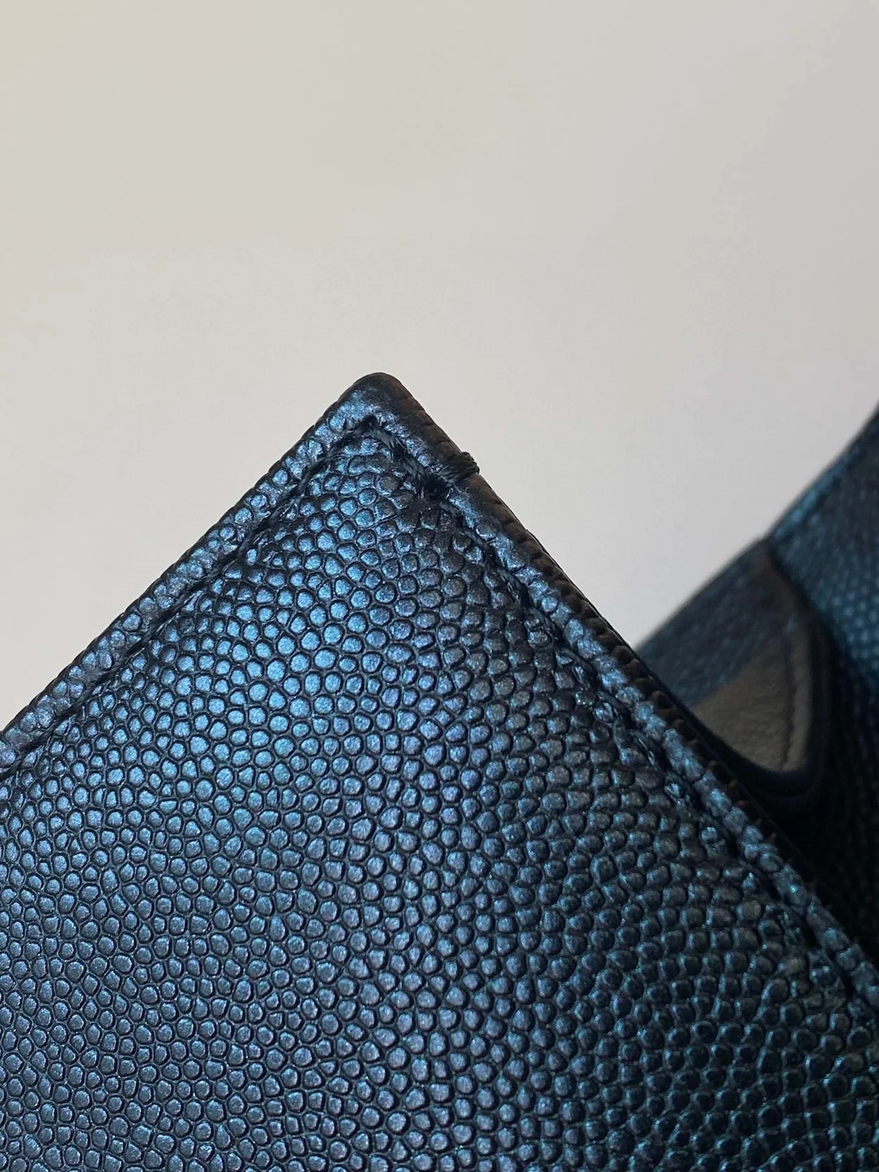 샤넬 보이백 미디움 캐비어 블랙