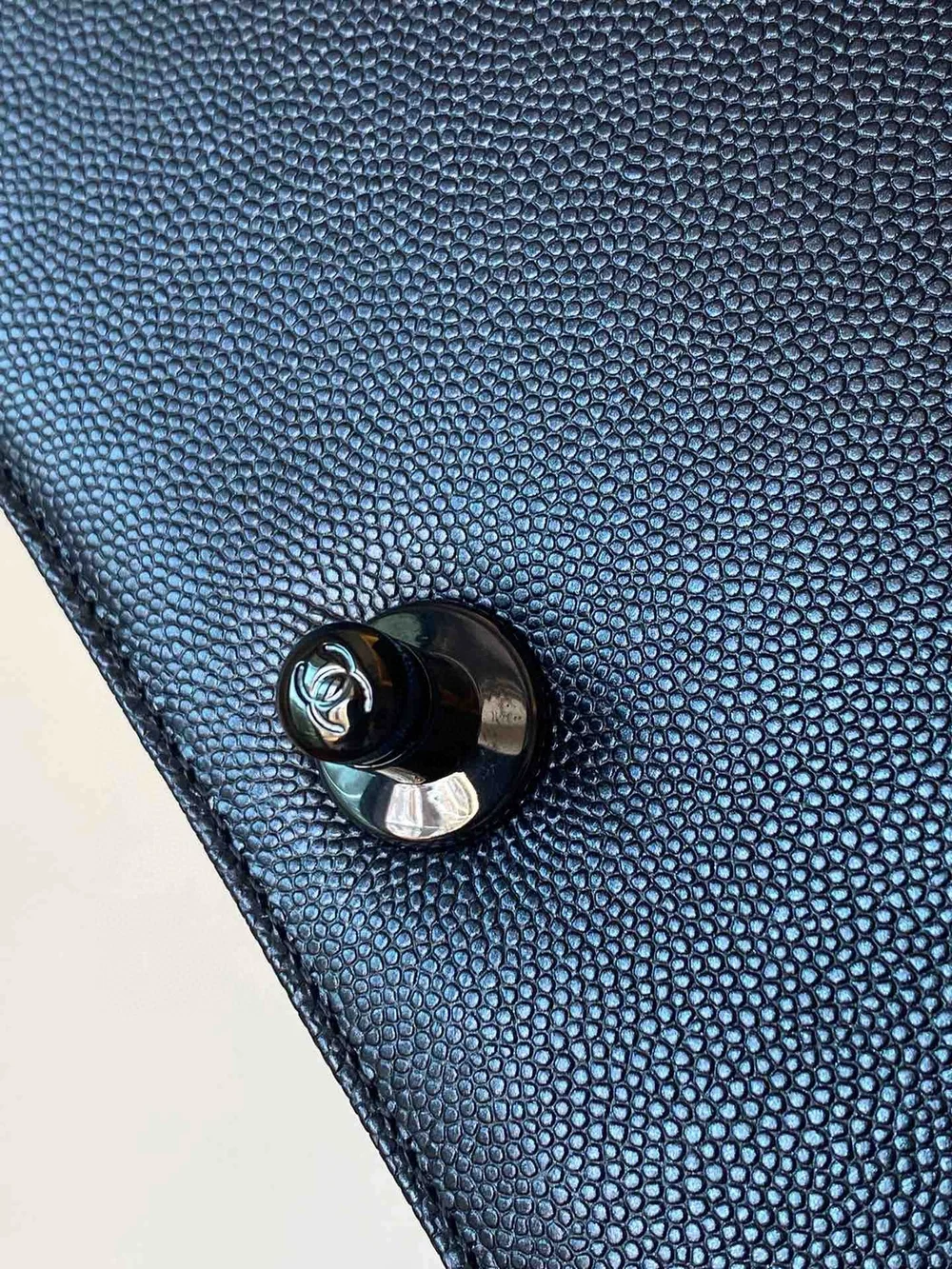 샤넬 보이백 미디움 캐비어 블랙