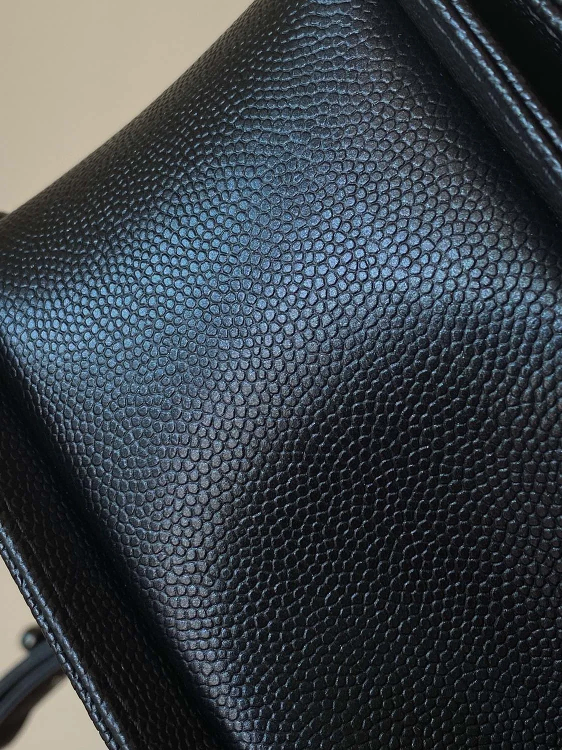 샤넬 보이백 미디움 캐비어 블랙