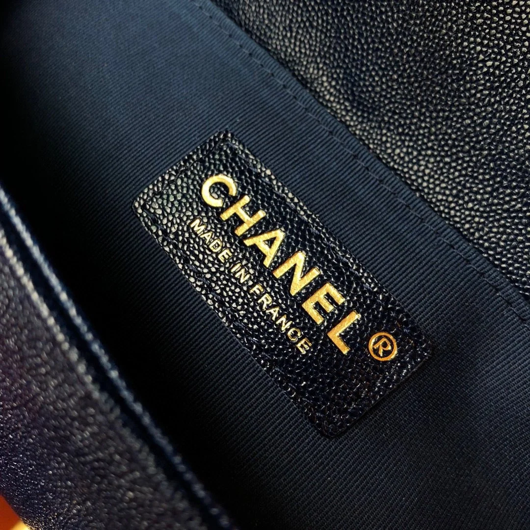 샤넬 보이백 미디움 캐비어 로얄블루 골드