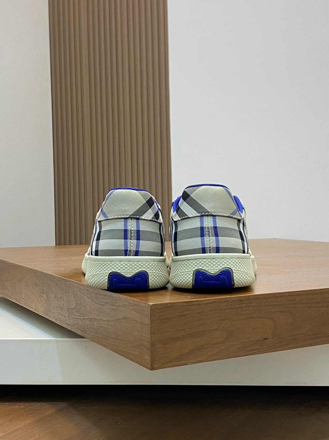 버버리 체크 테라스 스니커즈 라이큰 체크