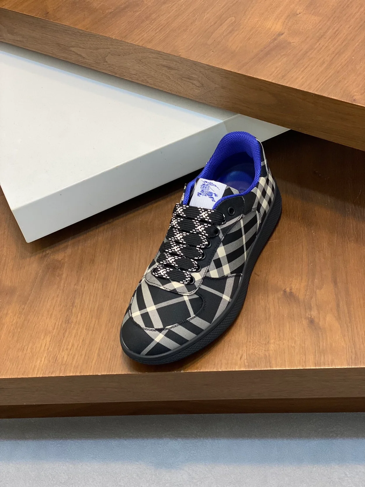 버버리 체크 테라스 스니커즈 블랙 체크