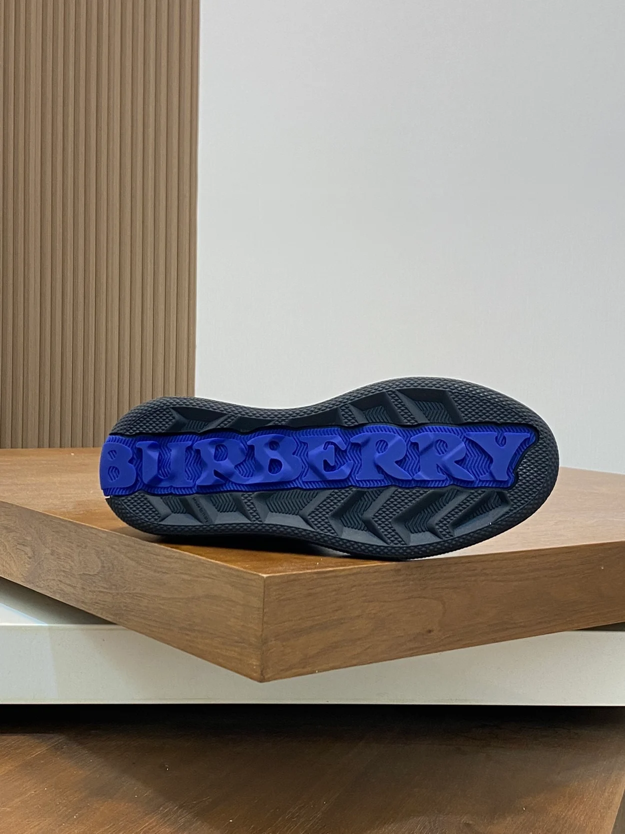 버버리 체크 테라스 스니커즈 블랙 체크