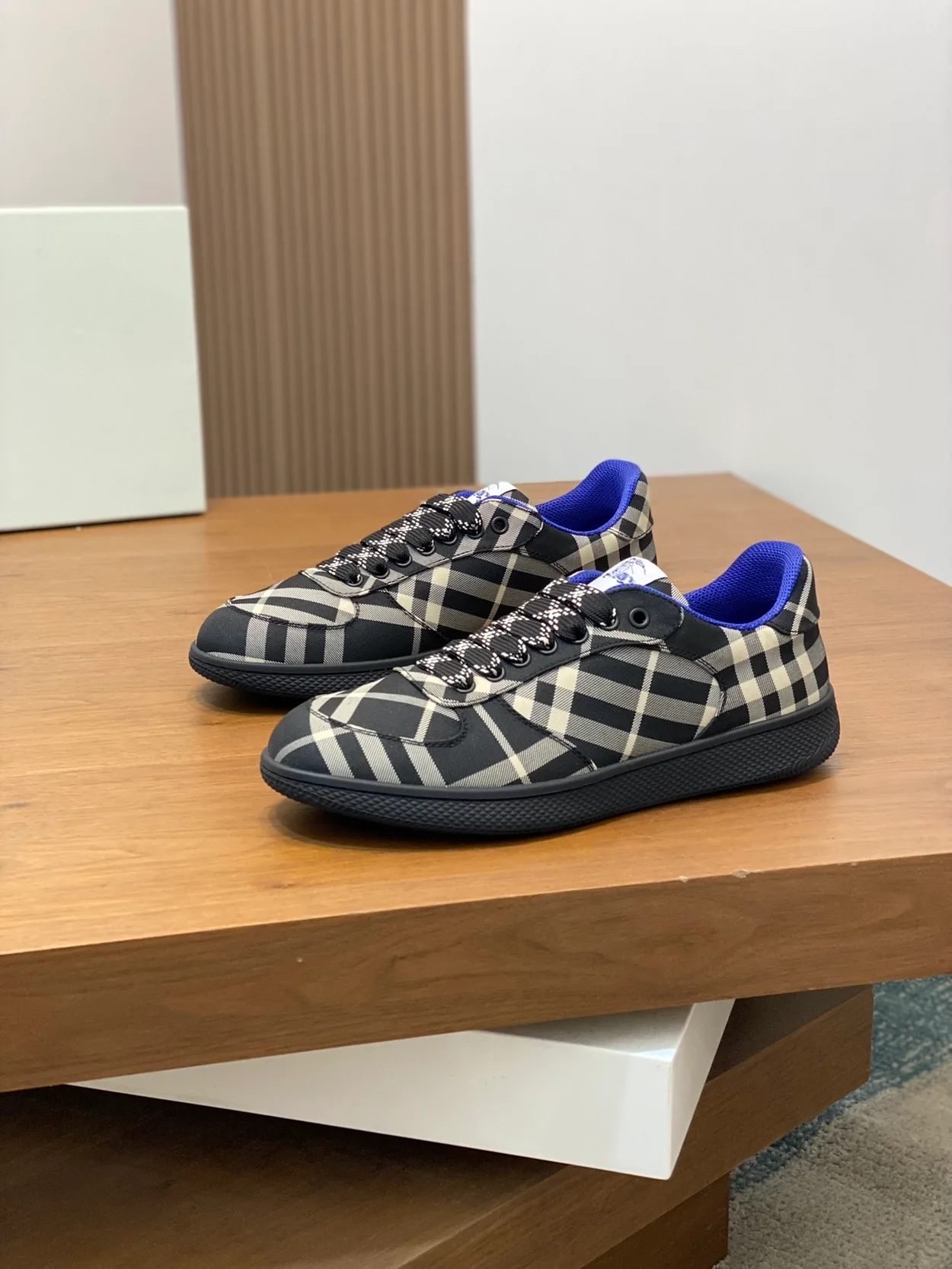 버버리 체크 테라스 스니커즈 블랙 체크
