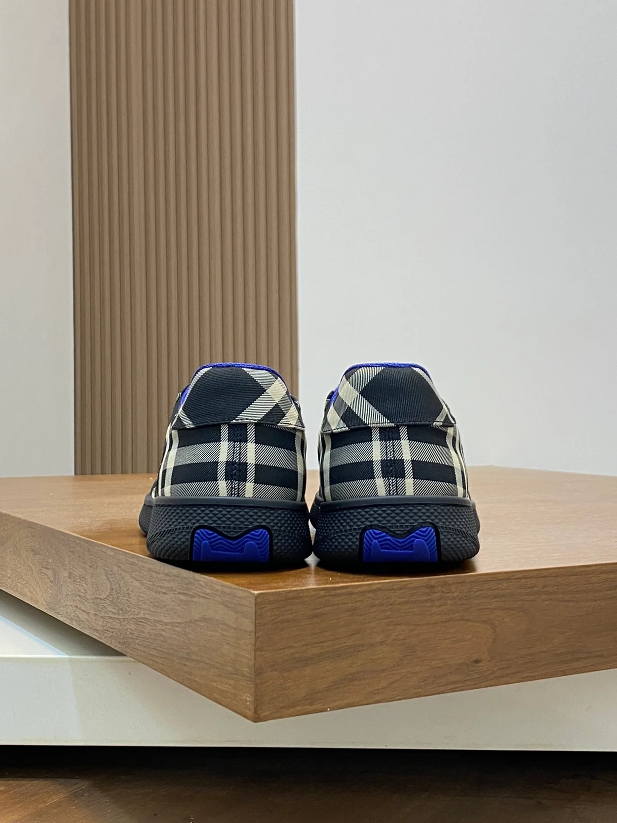 버버리 체크 테라스 스니커즈 블랙 체크