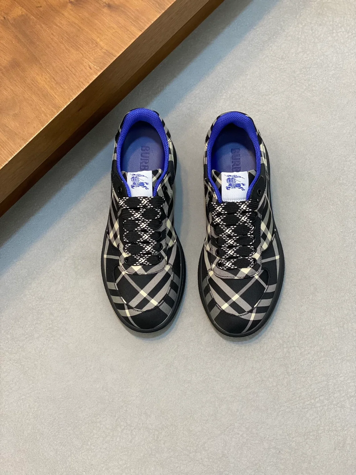 버버리 체크 테라스 스니커즈 블랙 체크