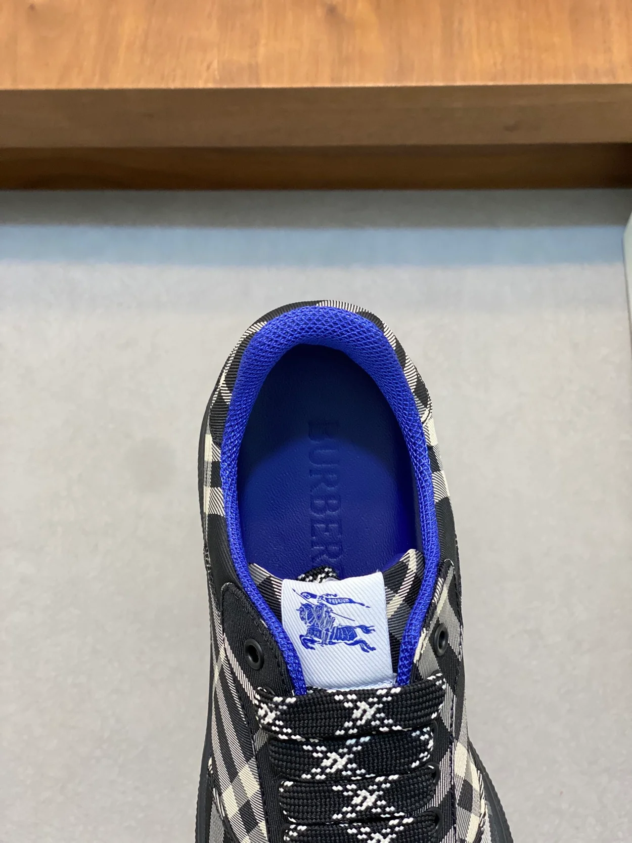 버버리 체크 테라스 스니커즈 블랙 체크