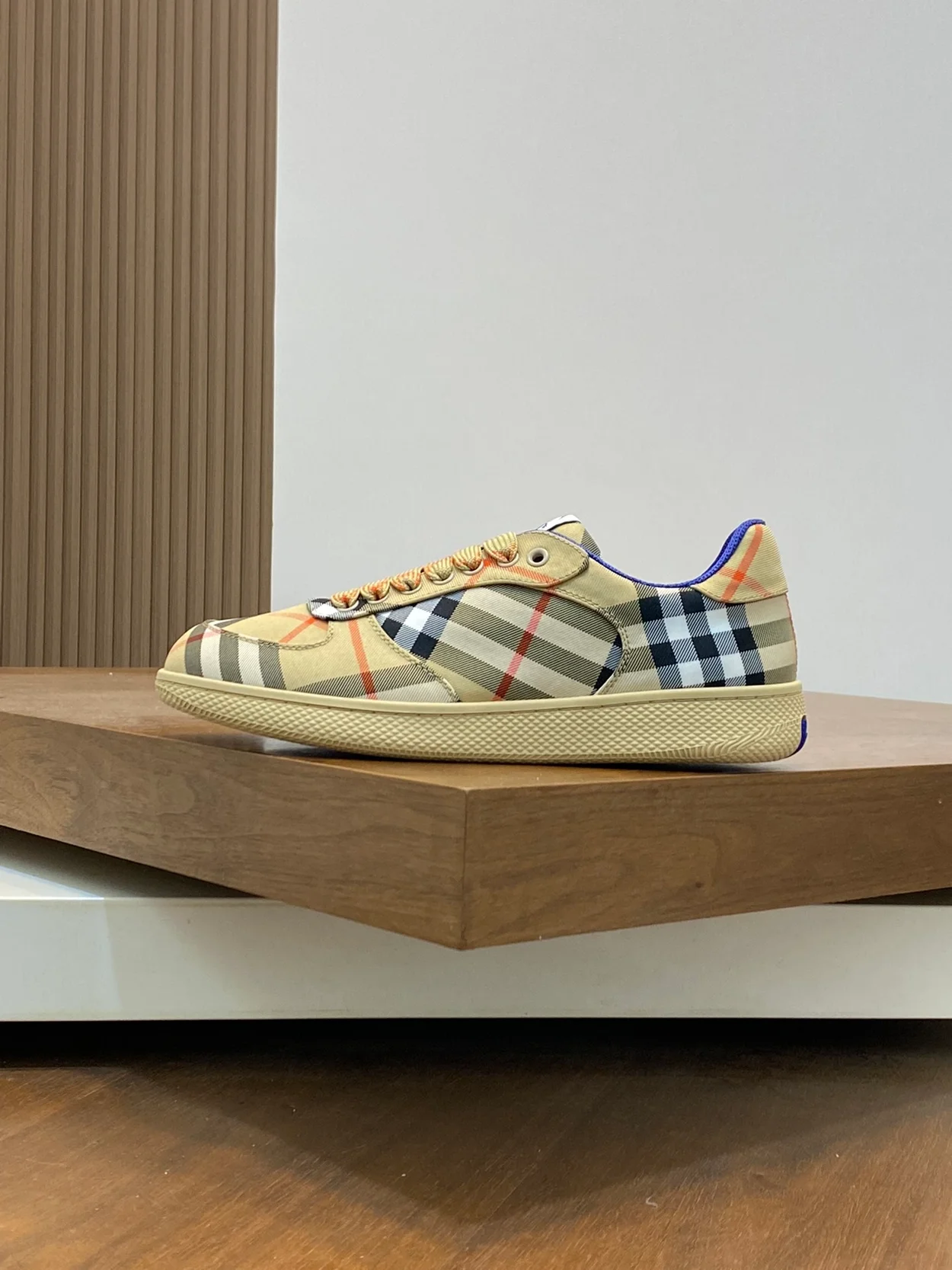 버버리 체크 테라스 스니커즈 샌드