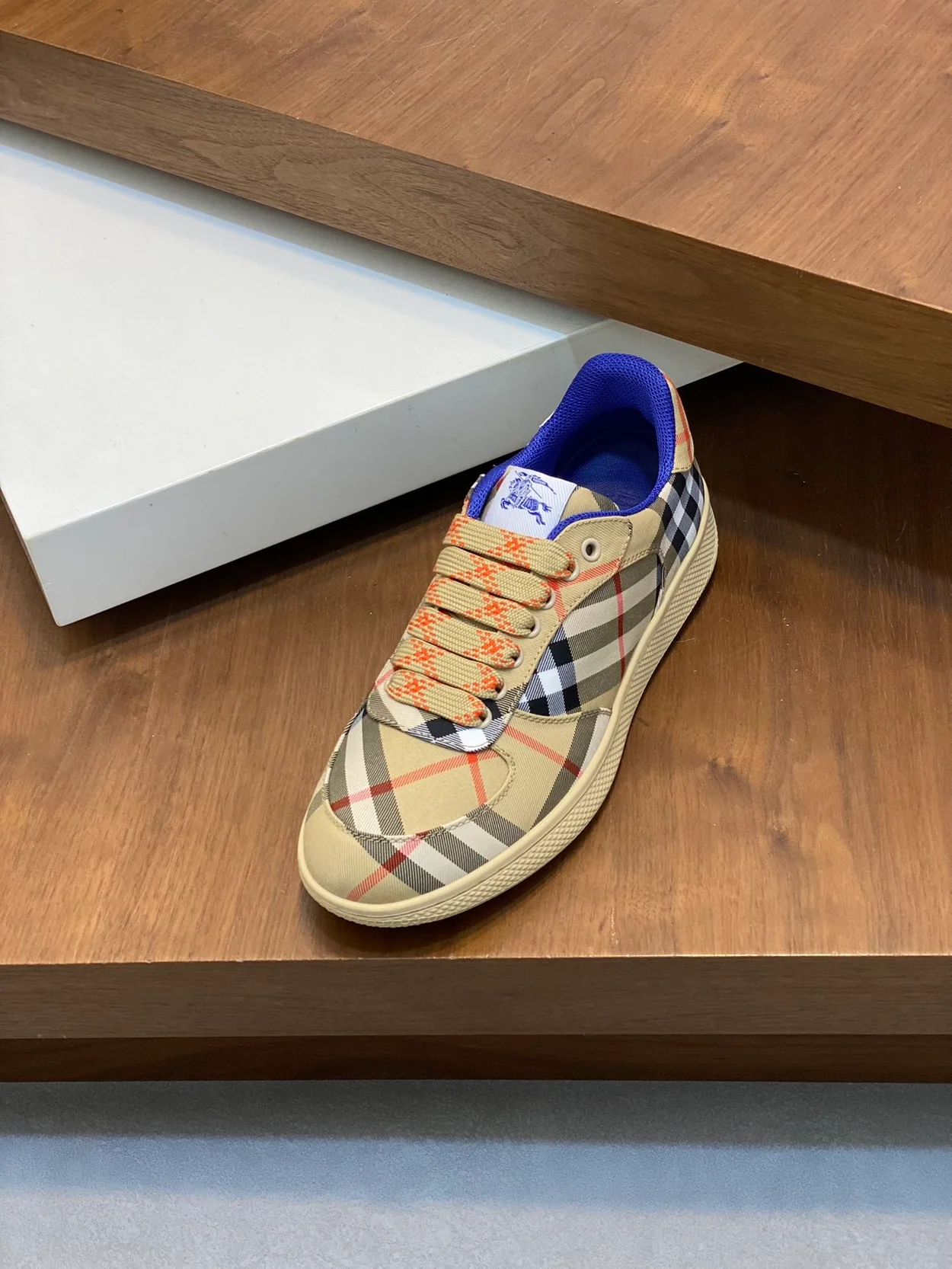 버버리 체크 테라스 스니커즈 샌드