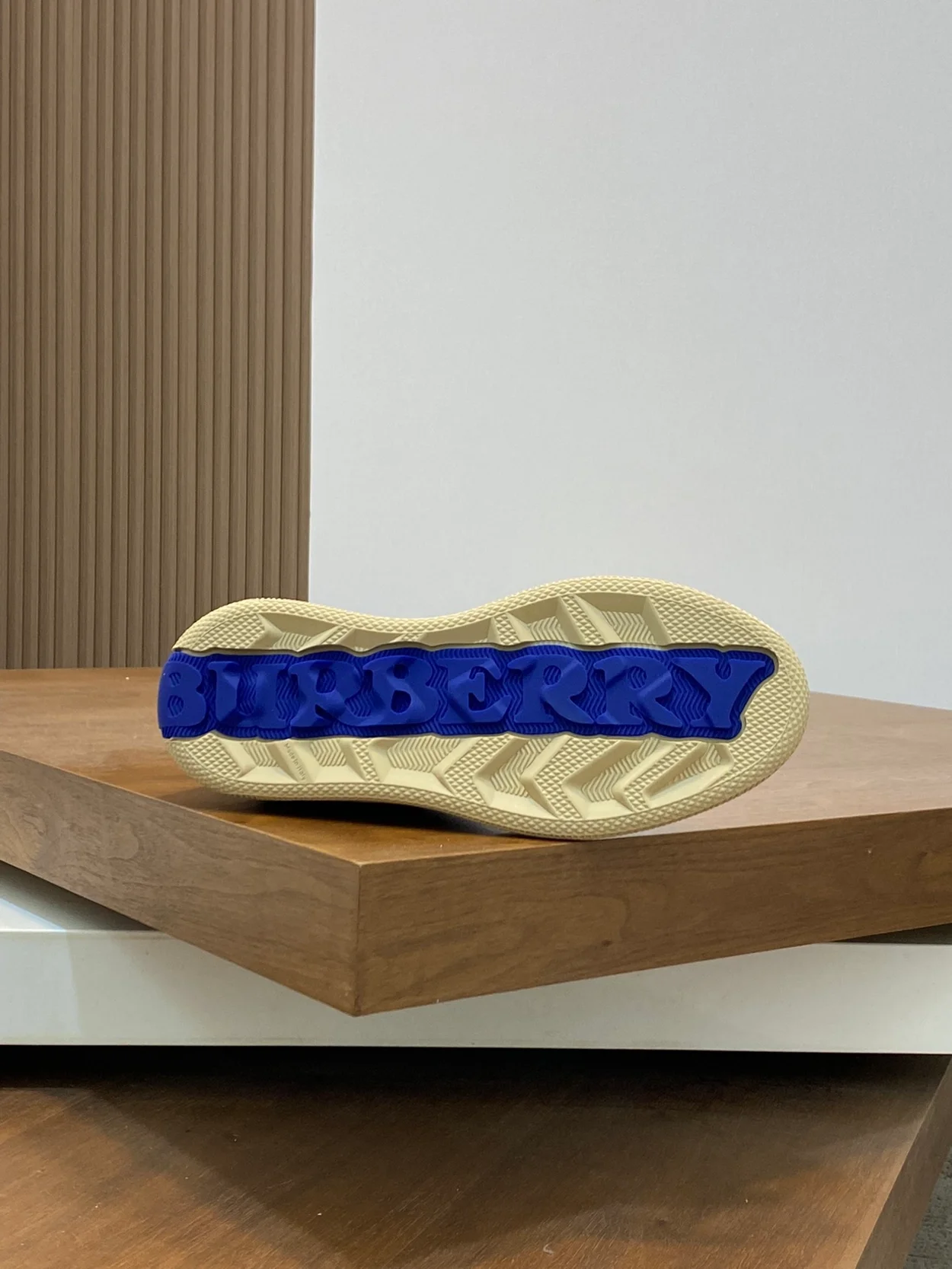 버버리 체크 테라스 스니커즈 샌드