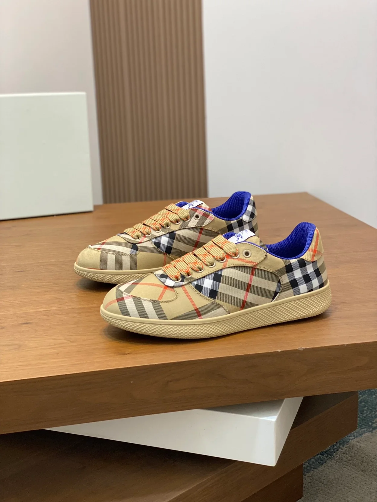 버버리 체크 테라스 스니커즈 샌드