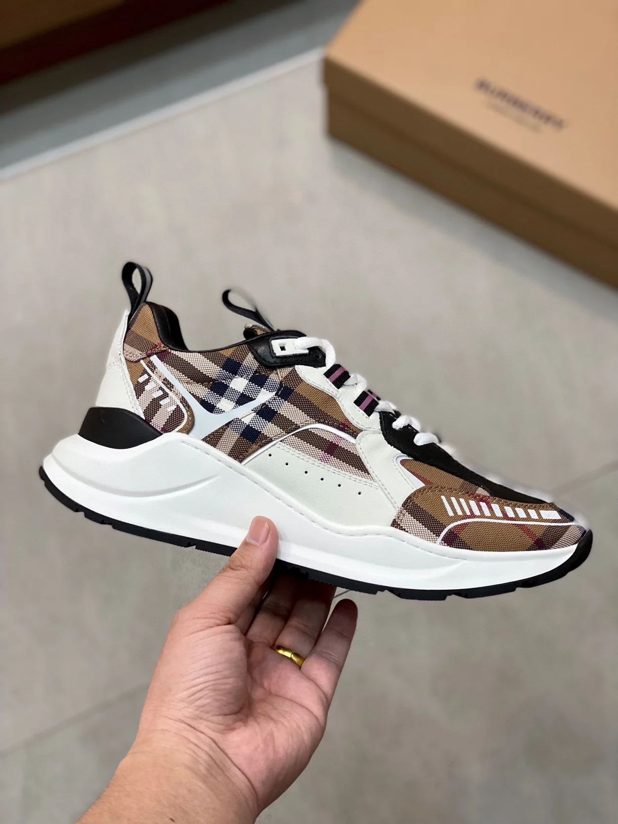 버버리 체크 코튼 레더 스니커즈