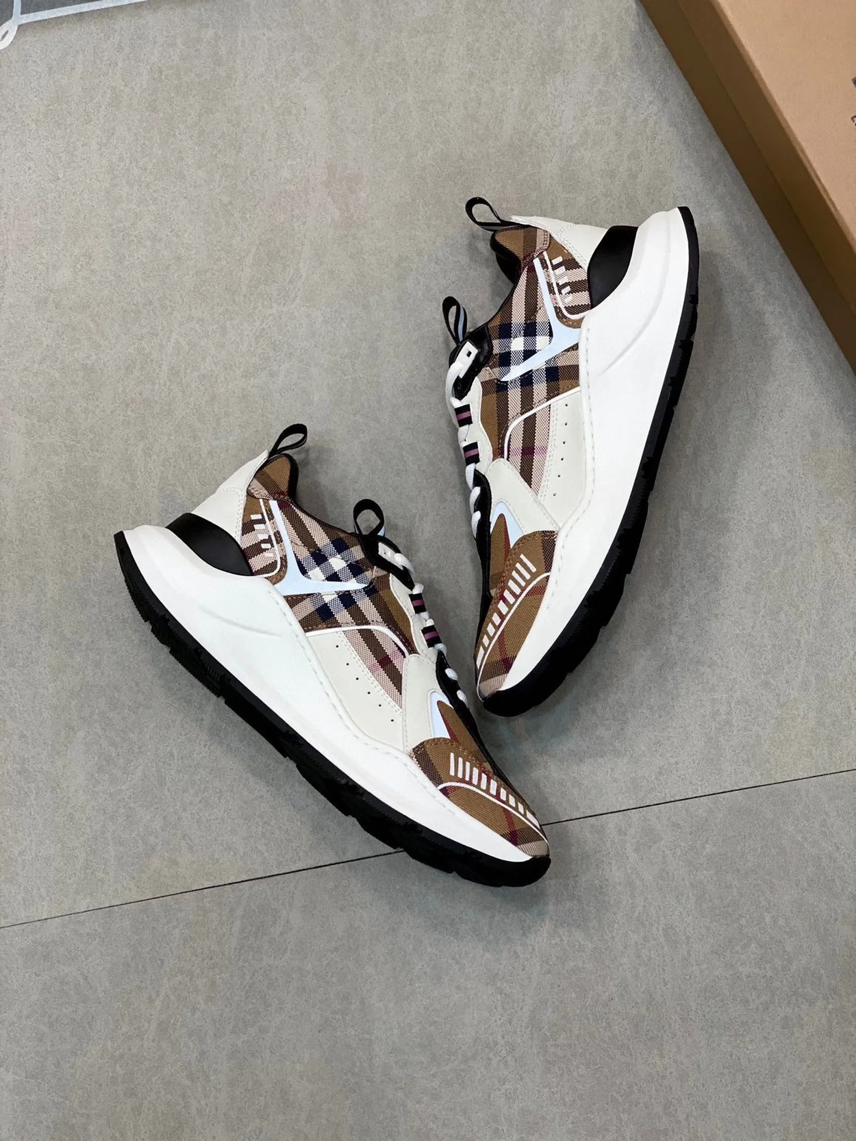 버버리 체크 코튼 레더 스니커즈