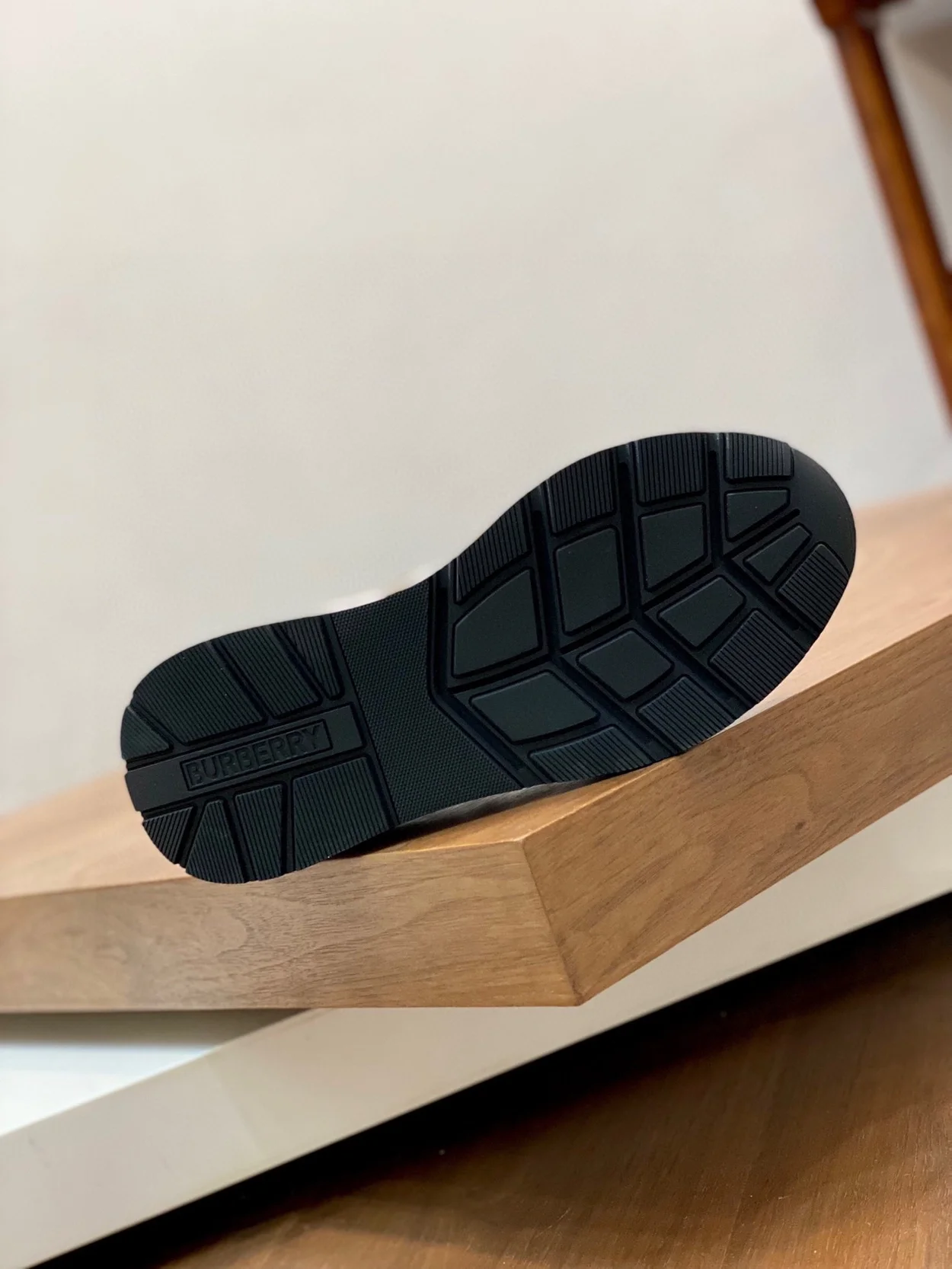 버버리 체크 코튼 레더 스니커즈