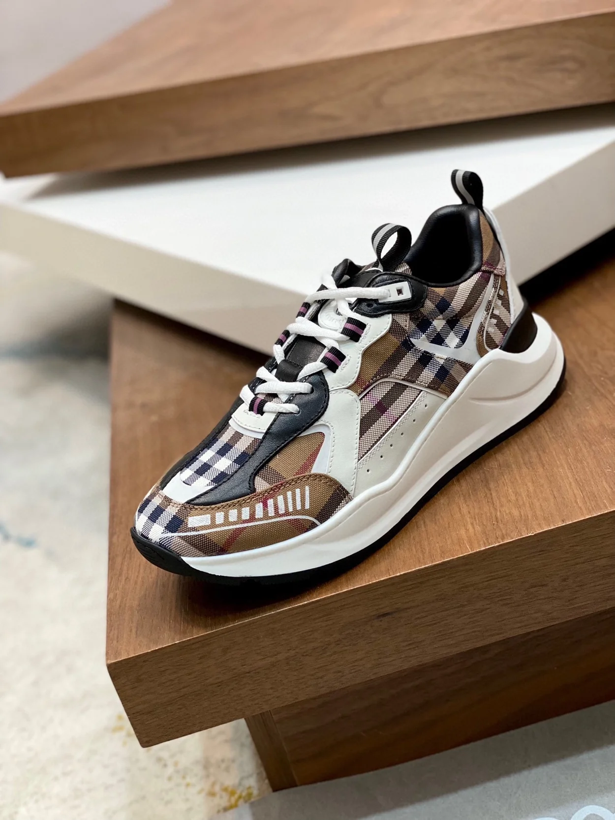 버버리 체크 코튼 레더 스니커즈