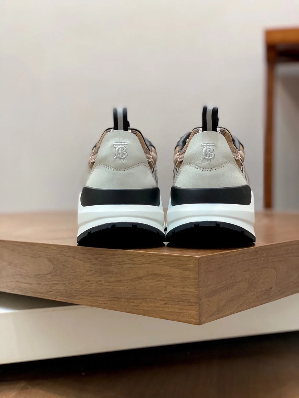 버버리 체크 코튼 레더 스니커즈