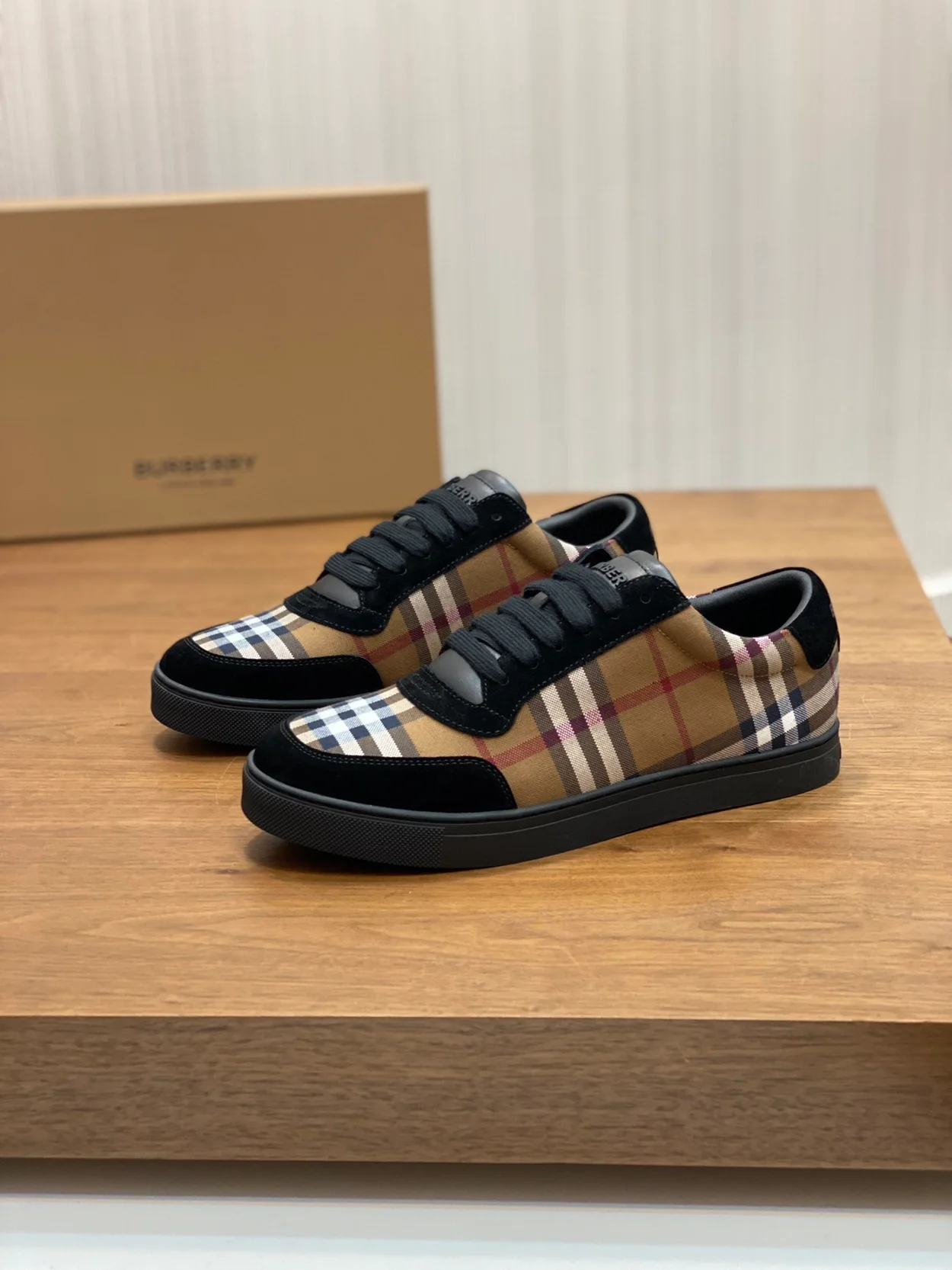 버버리 체크 코튼 스웨이드 스니커즈