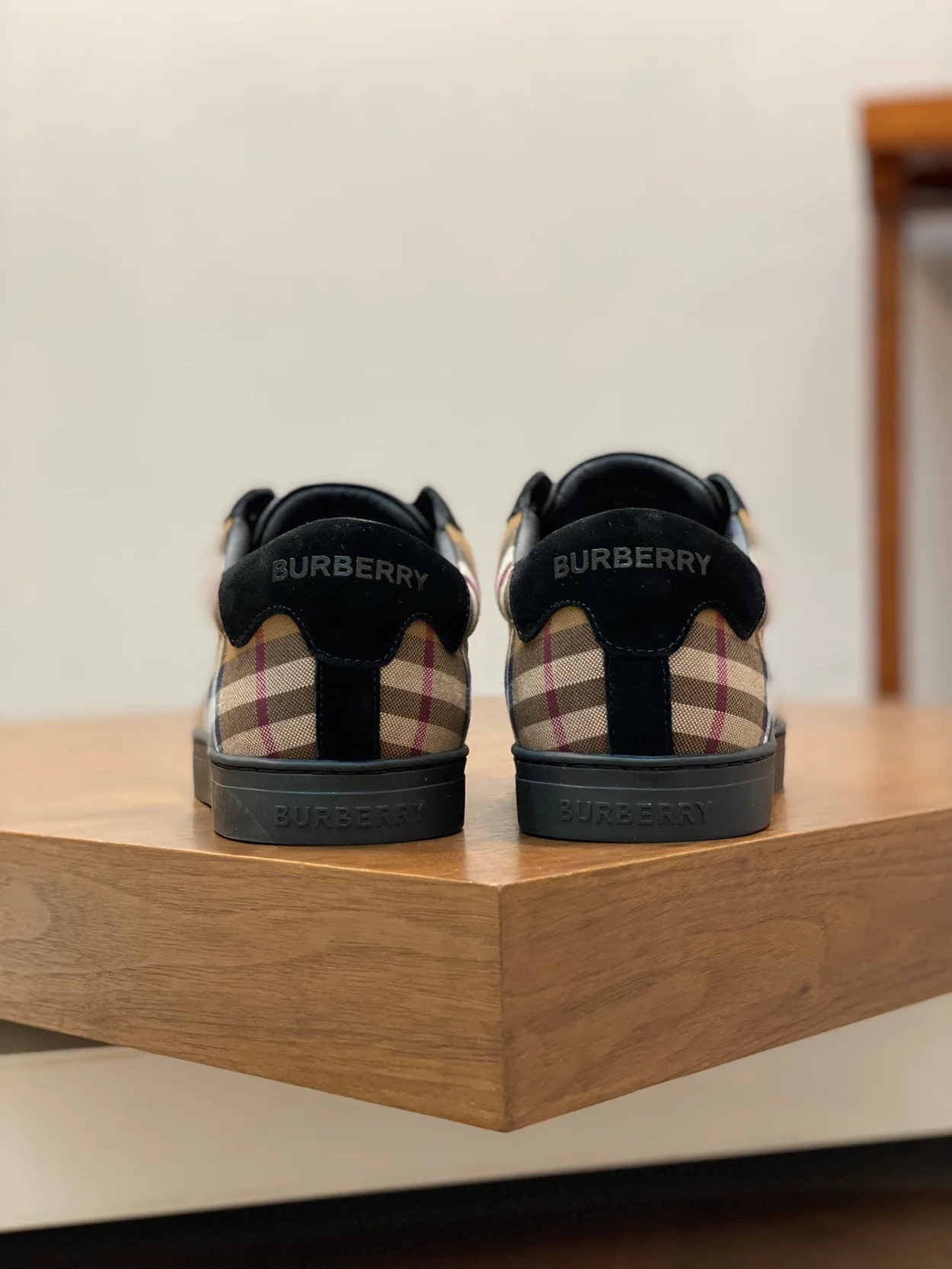 버버리 체크 코튼 스웨이드 스니커즈