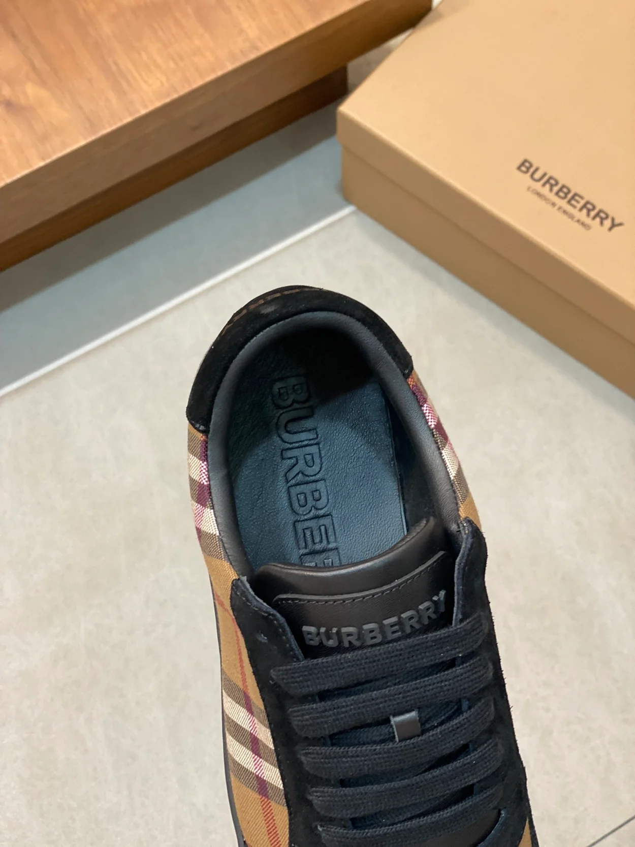 버버리 체크 코튼 스웨이드 스니커즈