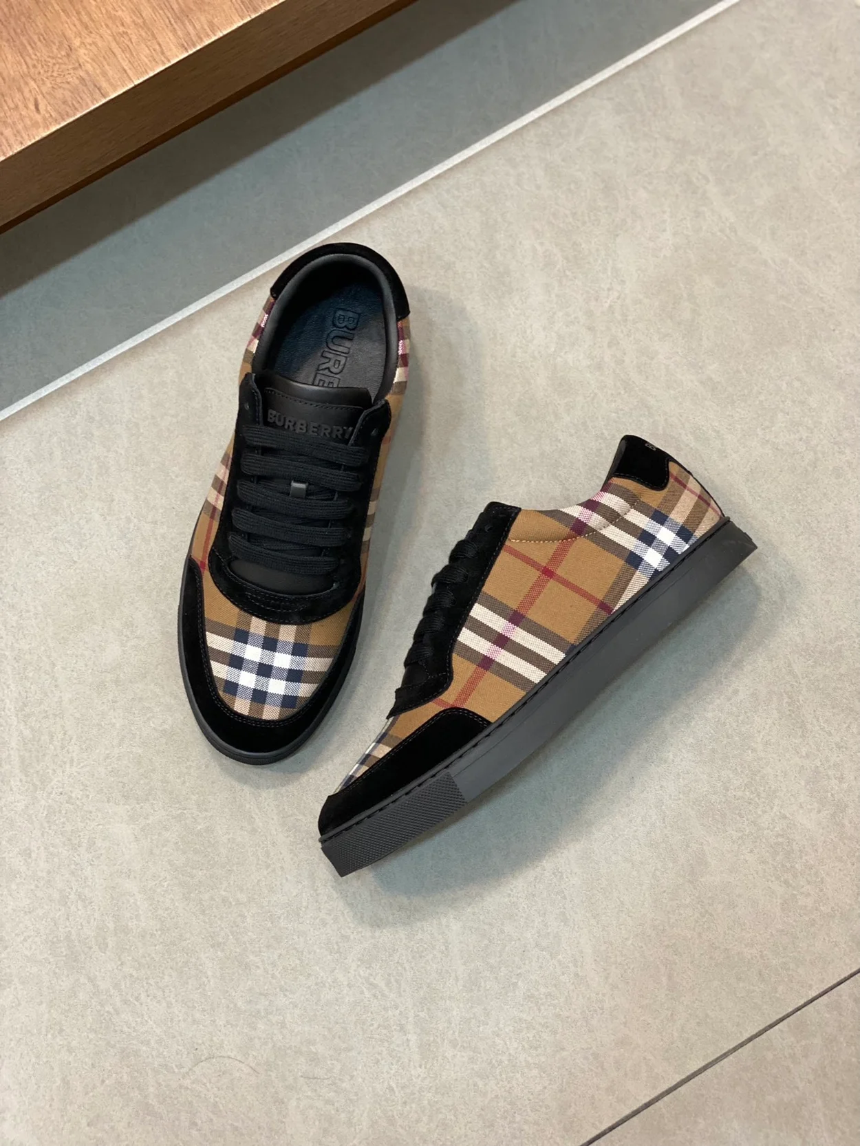 버버리 체크 코튼 스웨이드 스니커즈