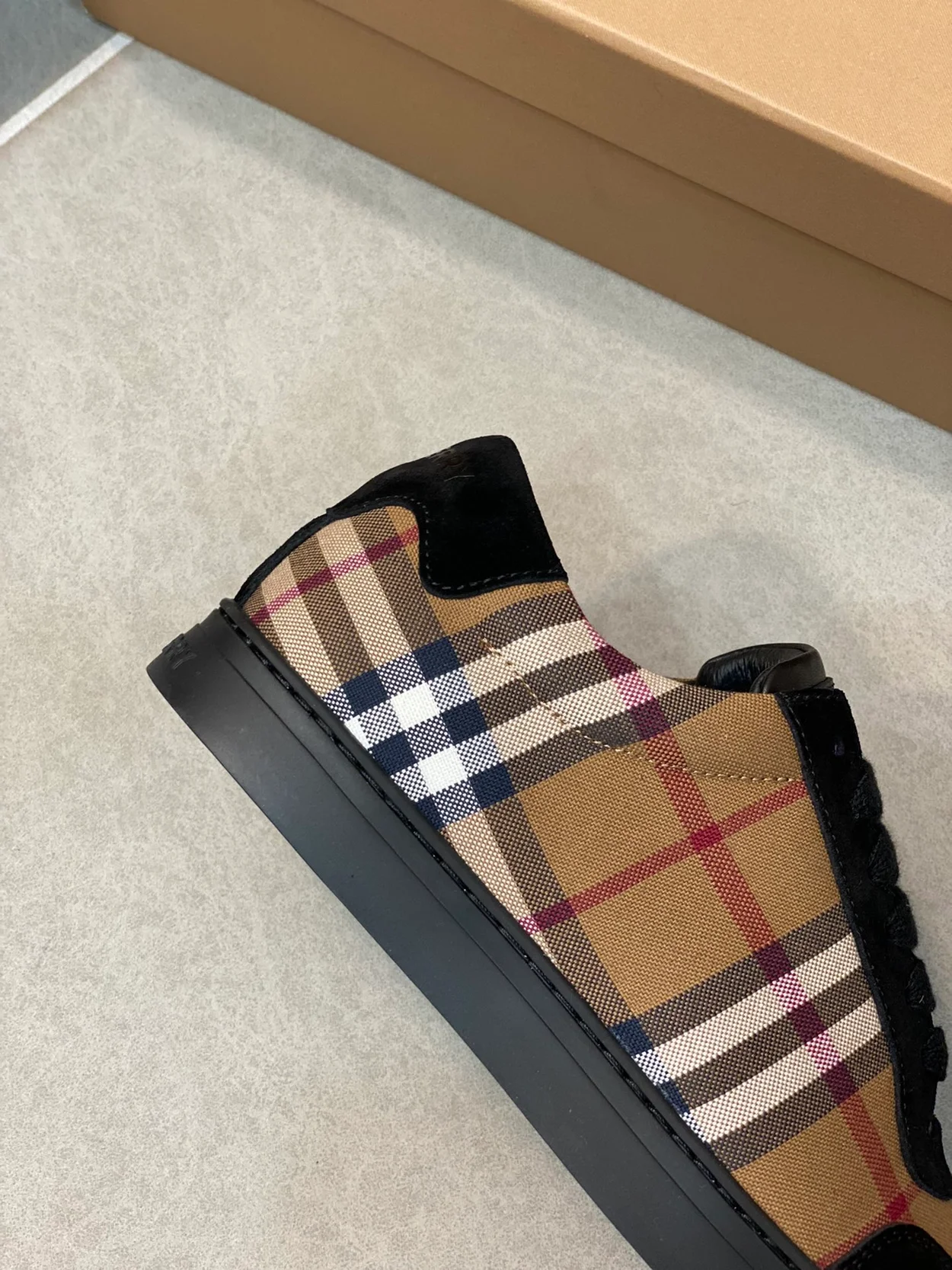 버버리 체크 코튼 스웨이드 스니커즈