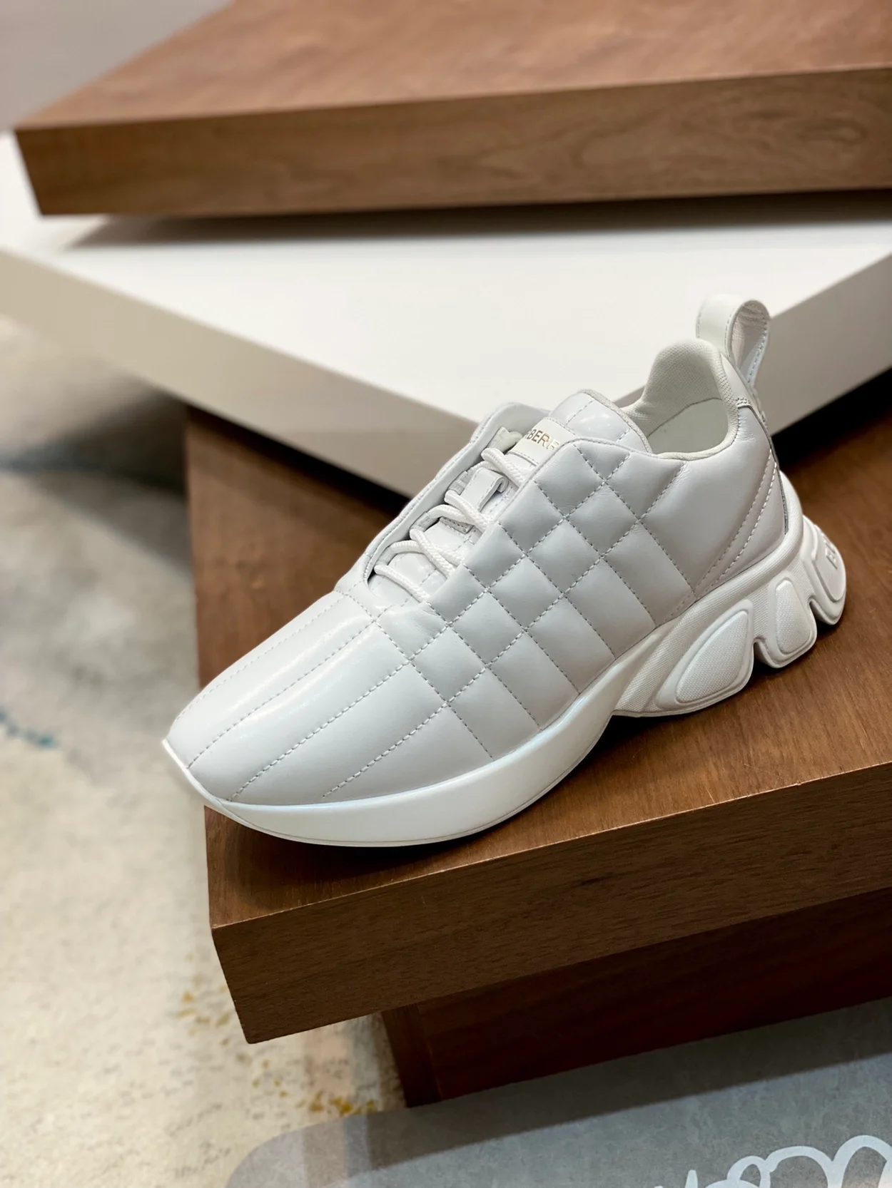 버버리 퀄트 클래스 스니커즈 화이트