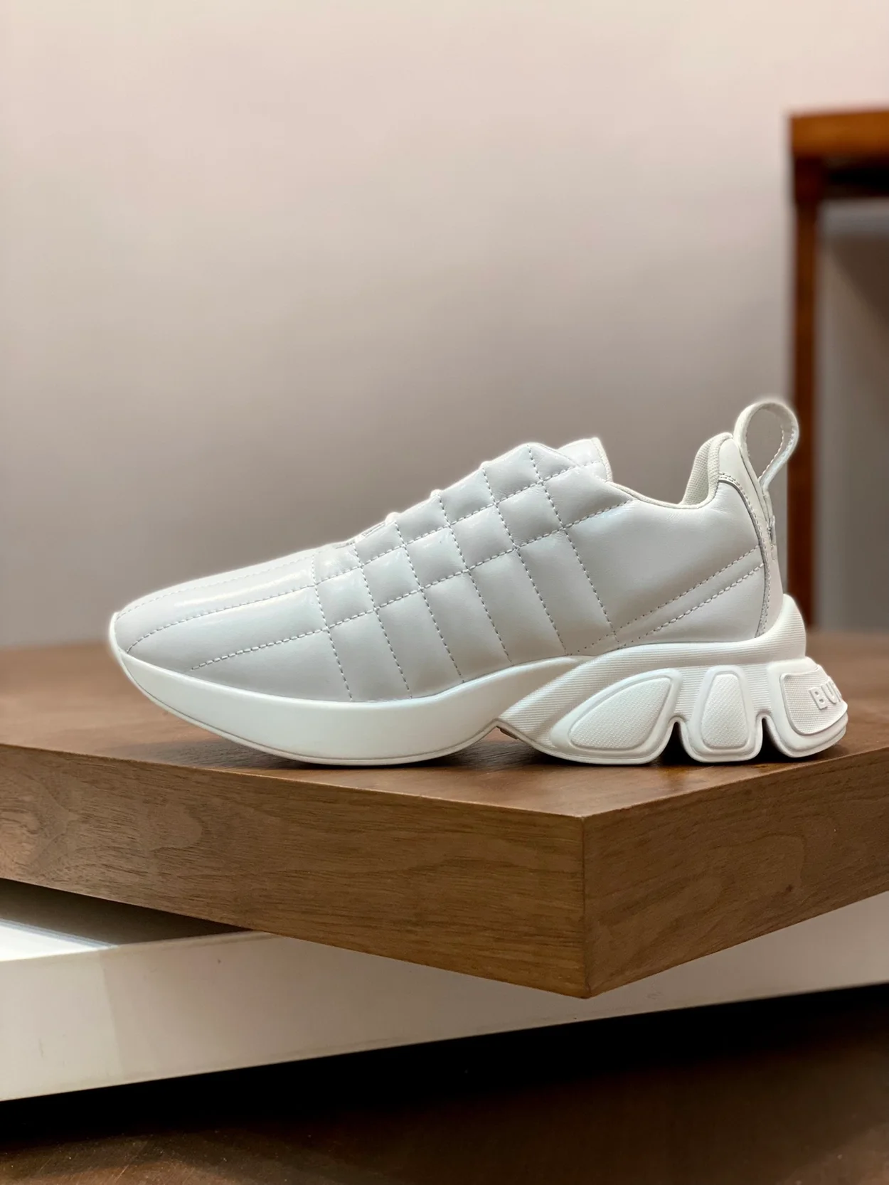 버버리 퀄트 클래스 스니커즈 화이트