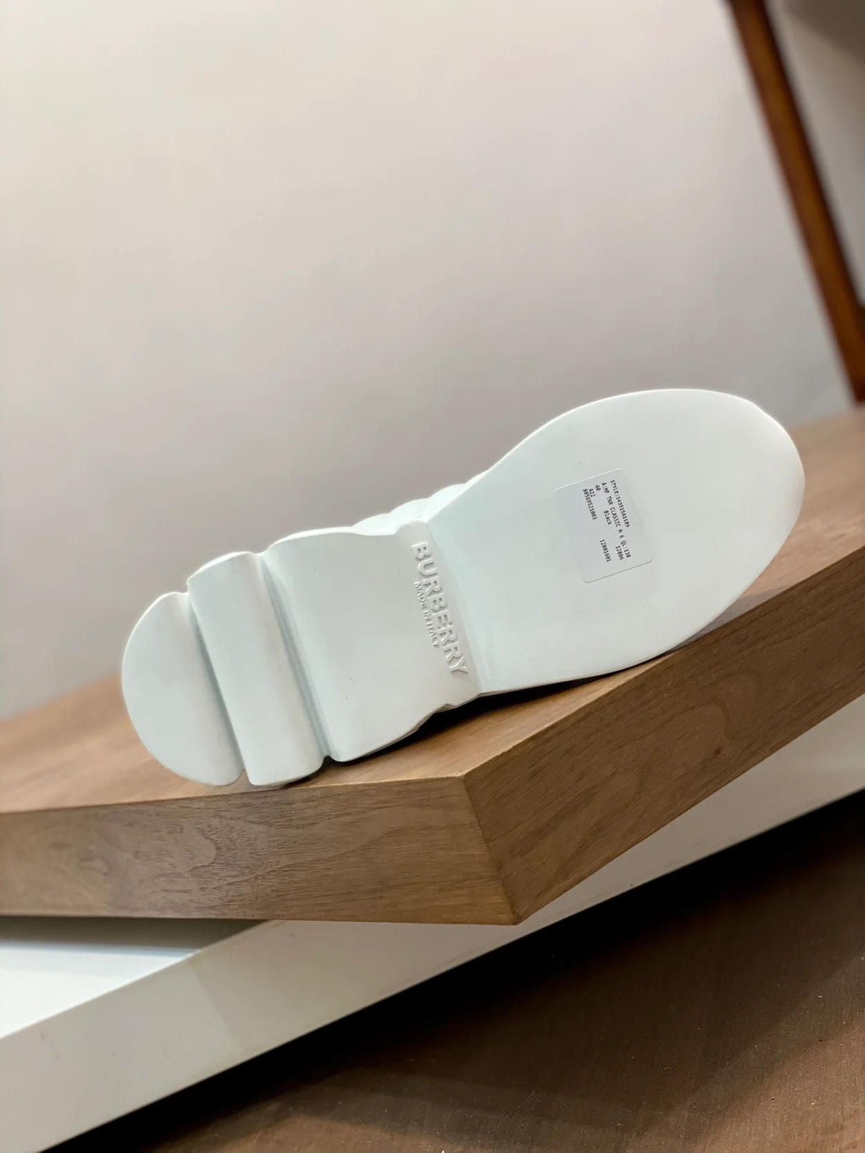 버버리 퀄트 클래스 스니커즈 화이트